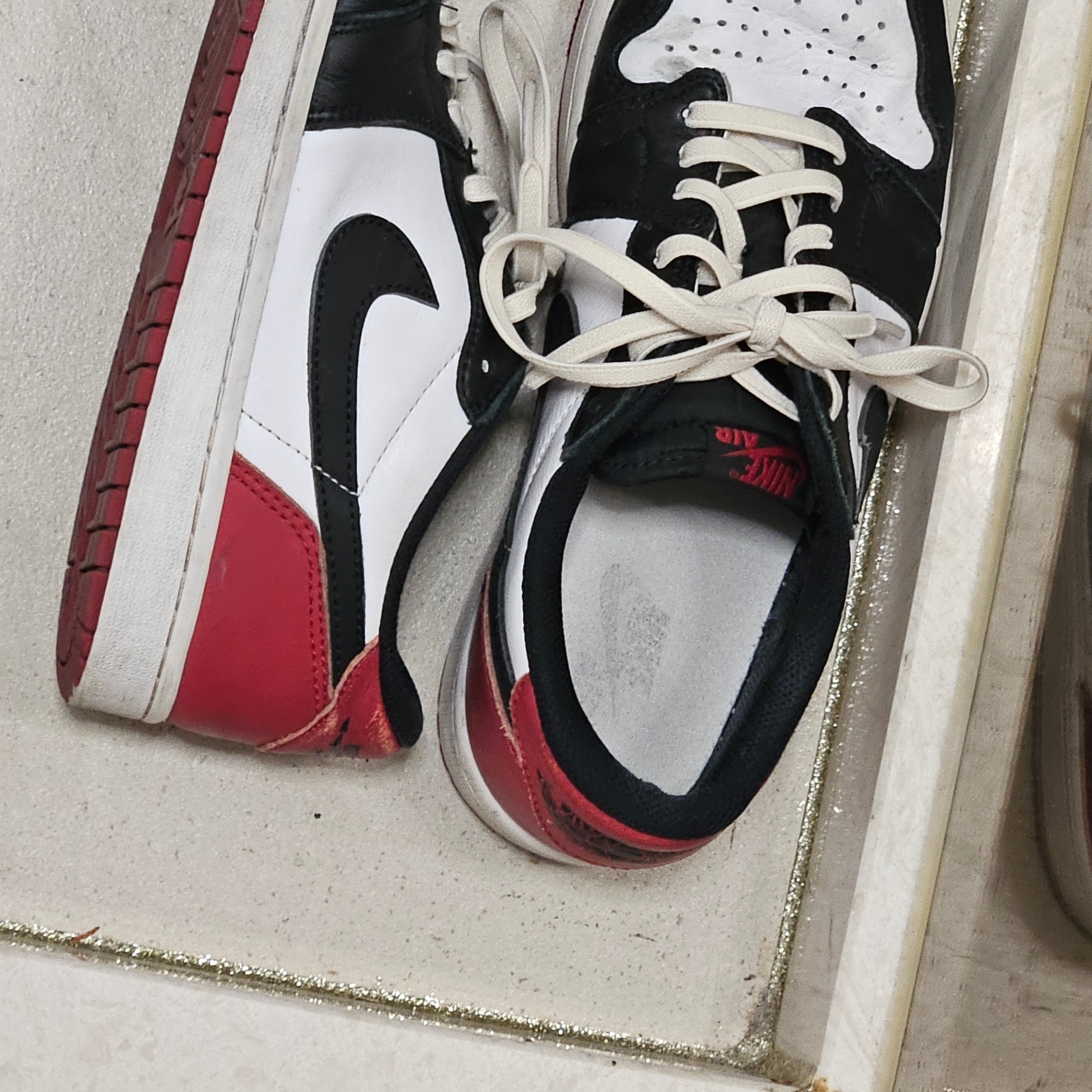 Jordan 1 Retro Low OG Black Toe 착용 스타일 - 2