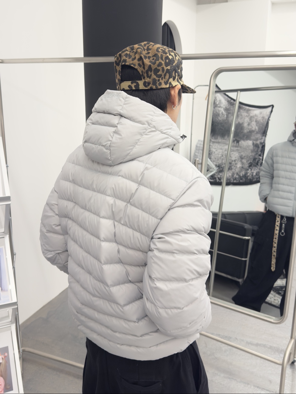 QT8 GARMENTS Duck Down Lightweight Jacket Light Grey 착용 스타일 - 5