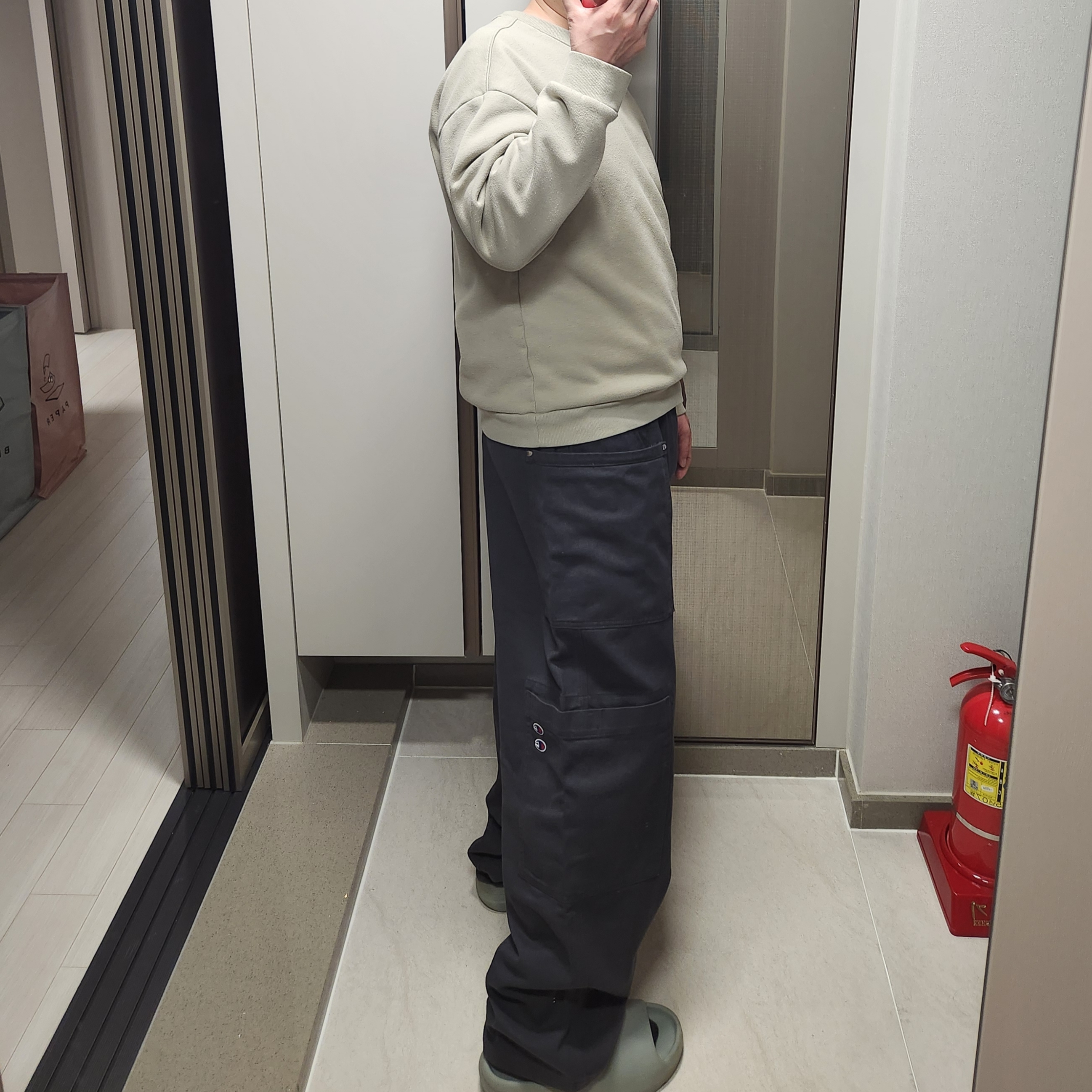 Zara x Champion Drawstring Cargo Pants Anthracite Gray 착용 스타일