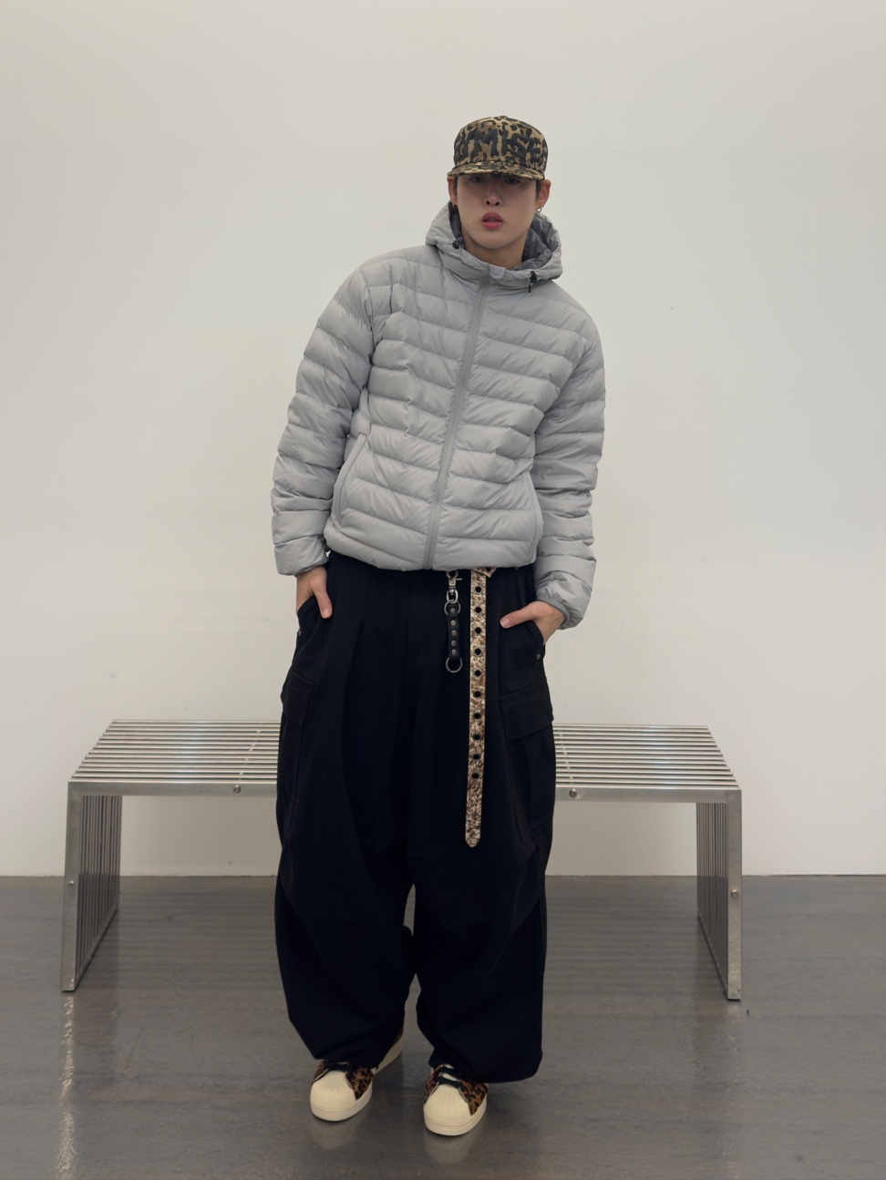 QT8 GARMENTS Duck Down Lightweight Jacket Light Grey 착용 스타일 - 2