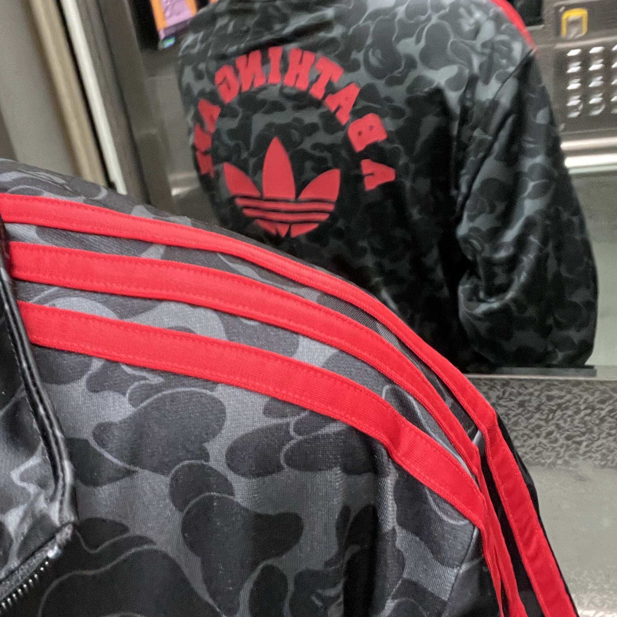Adidas x BAPE Allover Print Track Top Black - US Sizing, Adidas x BAPE Allover Print Track Top Black - KR Sizing 착용 스타일 - 2