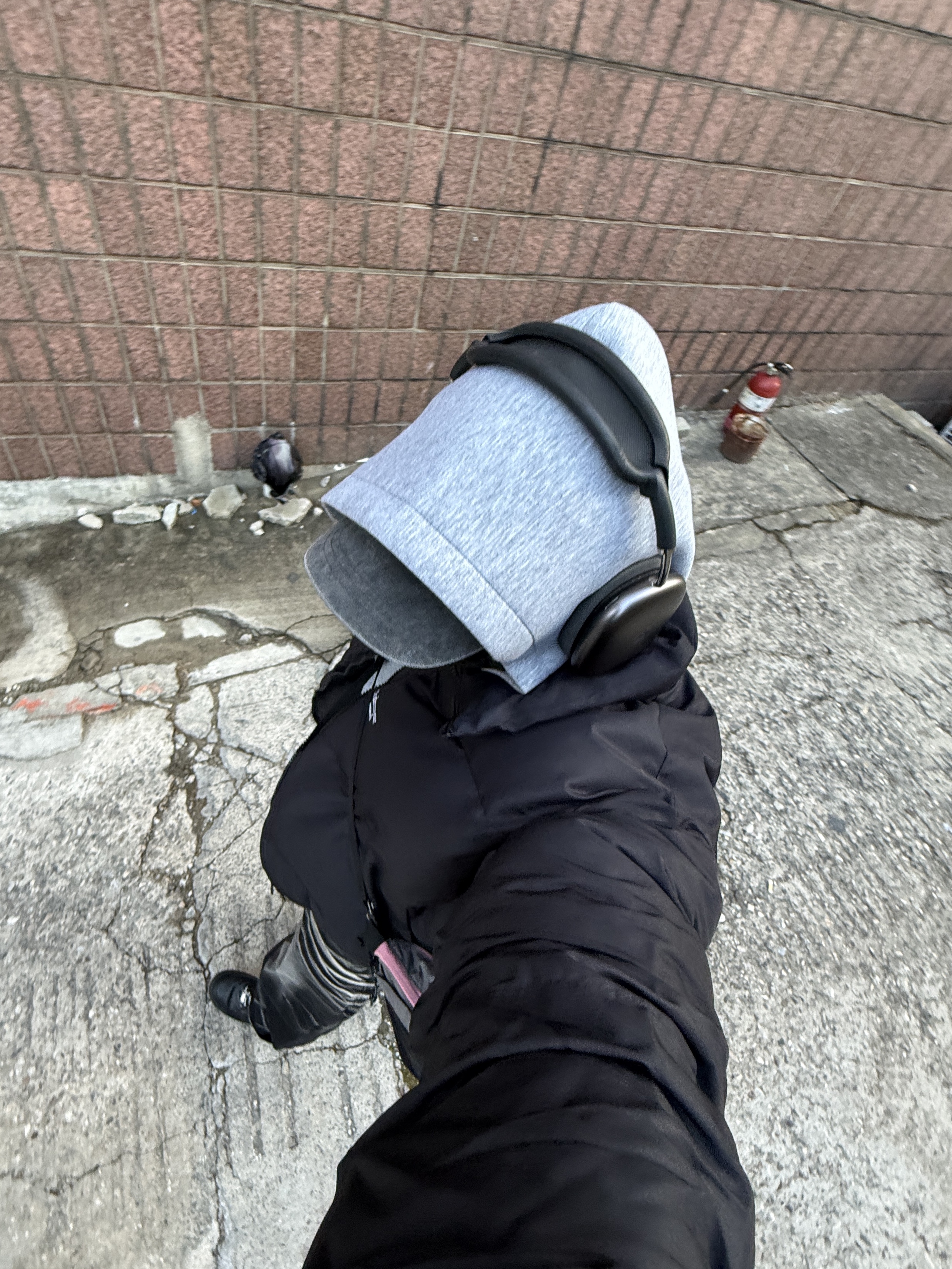 BLR Embossed Wave Washing Wide Denim Pants Black, Salomon Ultimo 2L Cross Bag Charcoal 착용 스타일 - 3