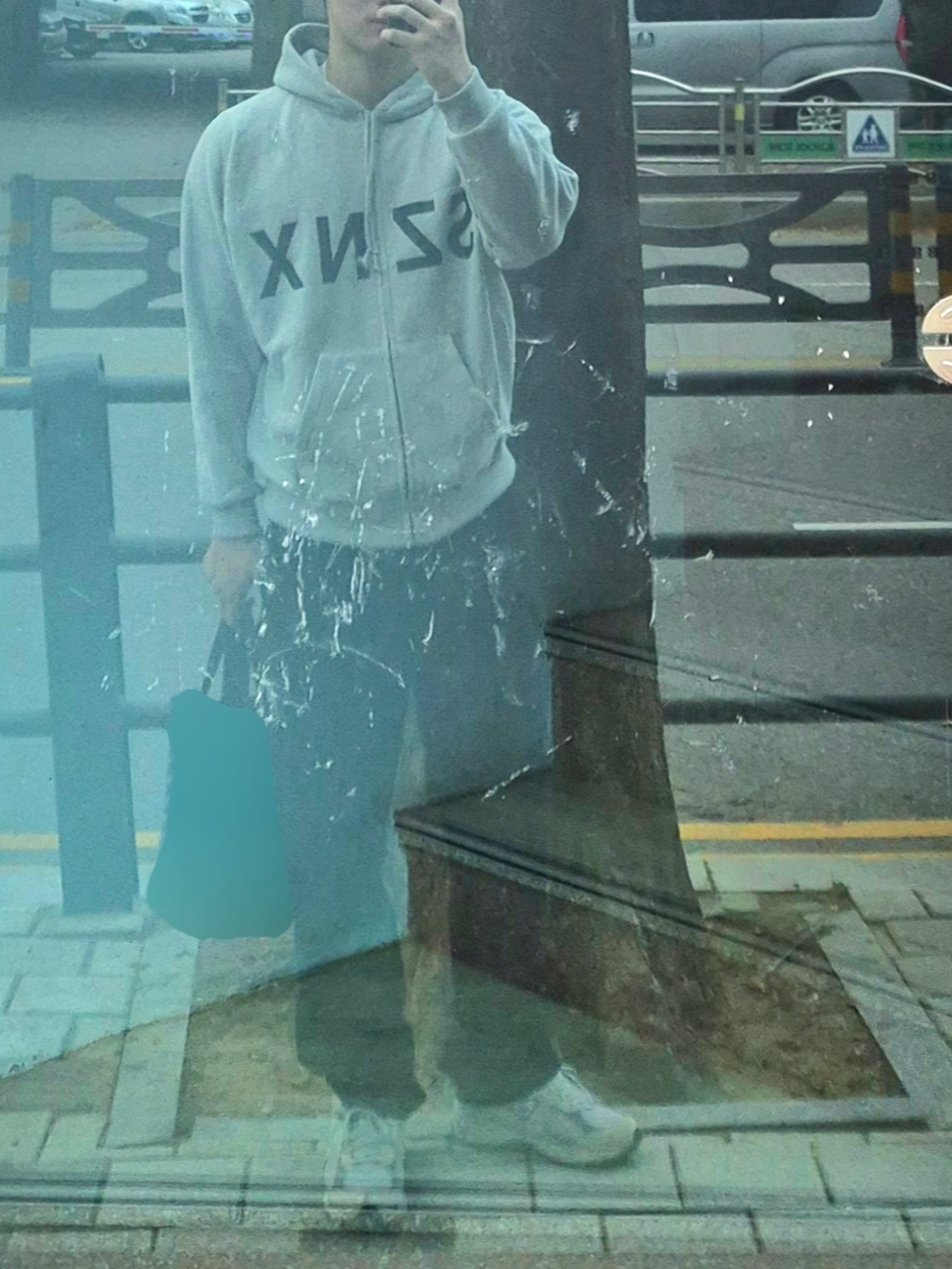 Yeezy HD-10 Grey - Korea Limited, Yeezy Gap Engineered By Balenciaga Sateen Cargo Pants Black 착용 스타일