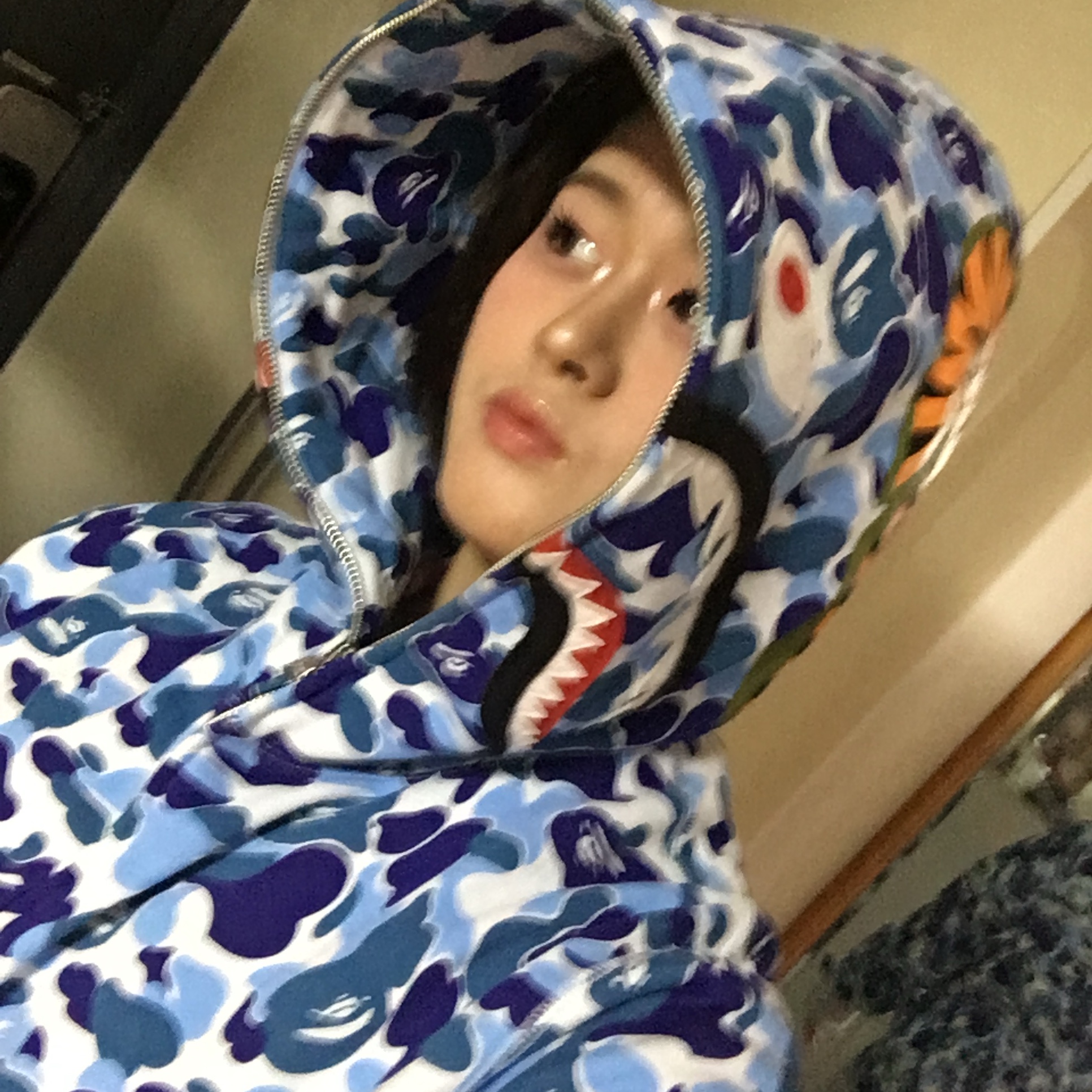 BAPE ABC Camo Shark Full Zip Hoodie Blue 착용 스타일 - 3