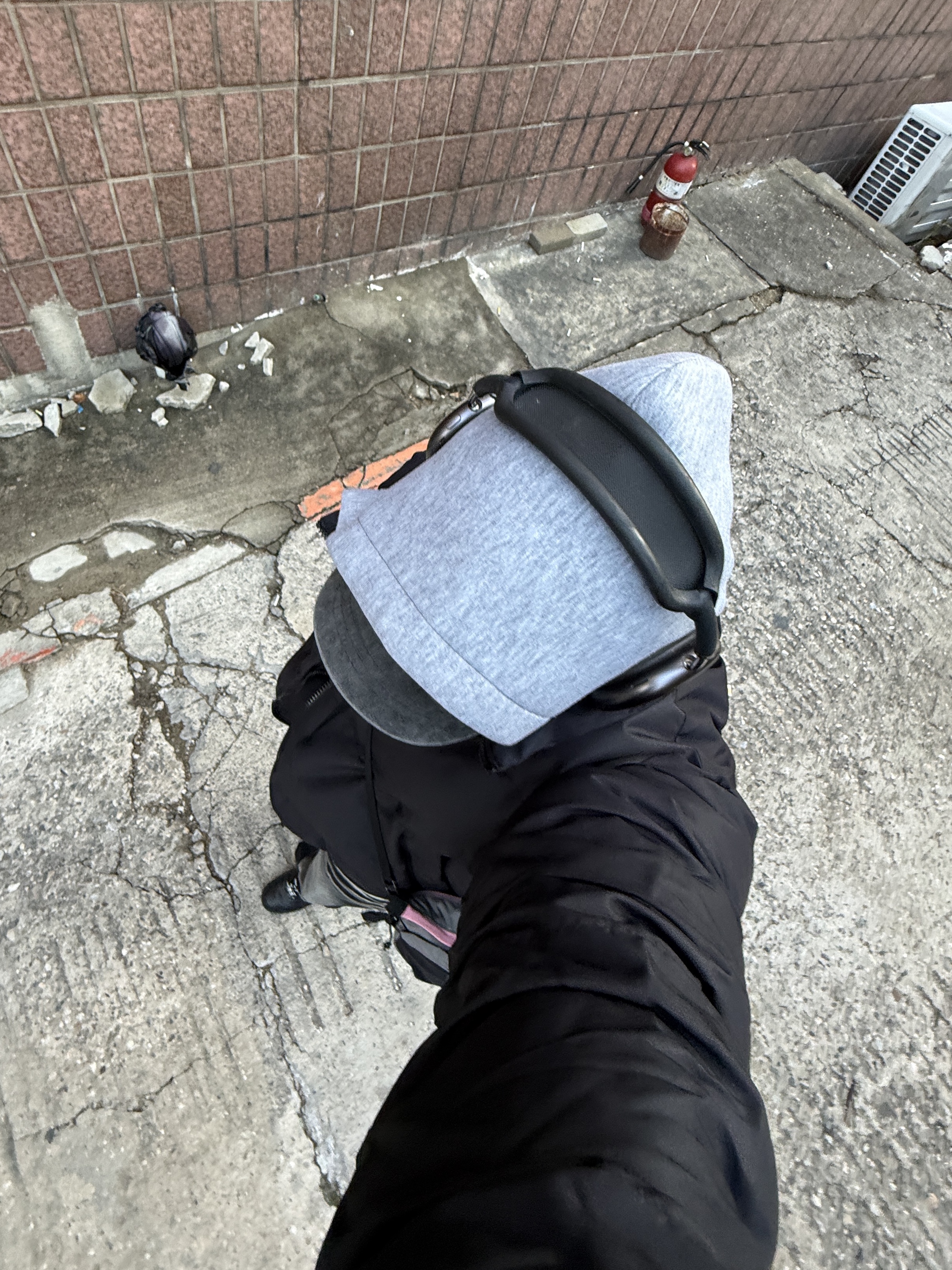 BLR Embossed Wave Washing Wide Denim Pants Black, Salomon Ultimo 2L Cross Bag Charcoal 착용 스타일 - 4