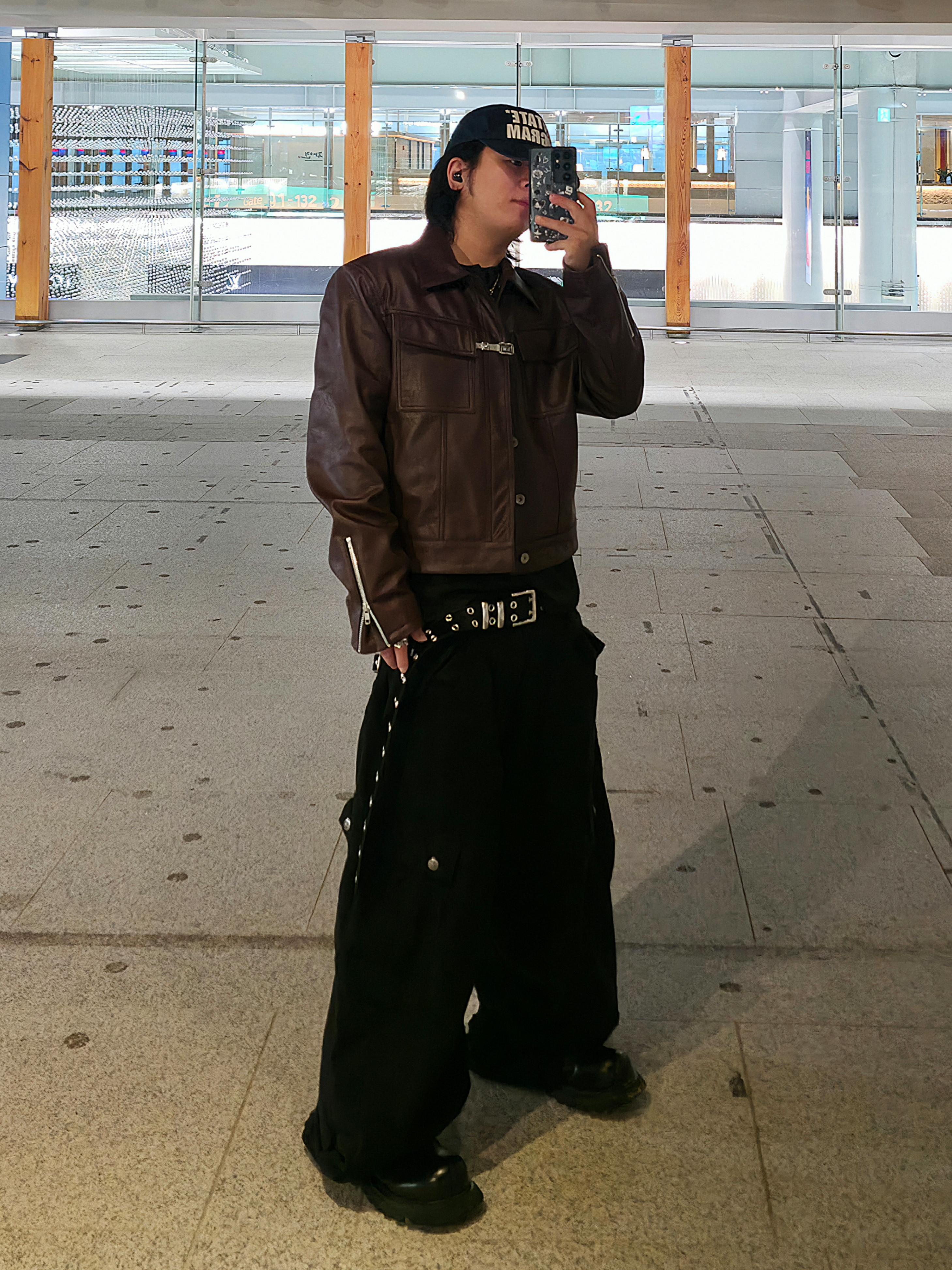 Haleine Trucker Faux Leather Jacket Burgundy (WJ346), Aoiro x Pog Service Hikari M65 Curved Pants Vintage Black 착용 스타일 - 5