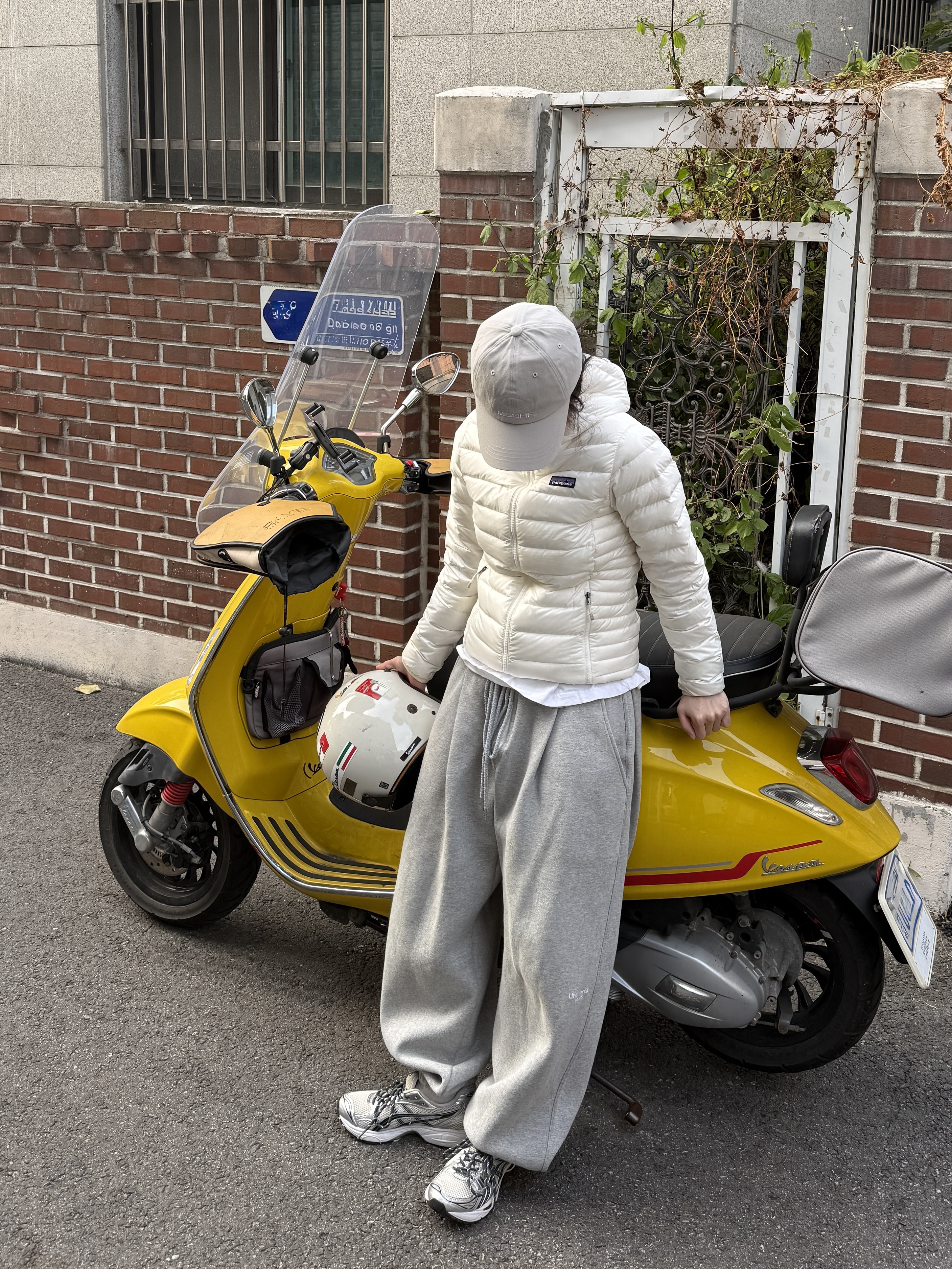 (W) Patagonia Down Sweater Hoody Black, Asics x Kith Gel-Kayano 14 Cream Scarab 착용 스타일