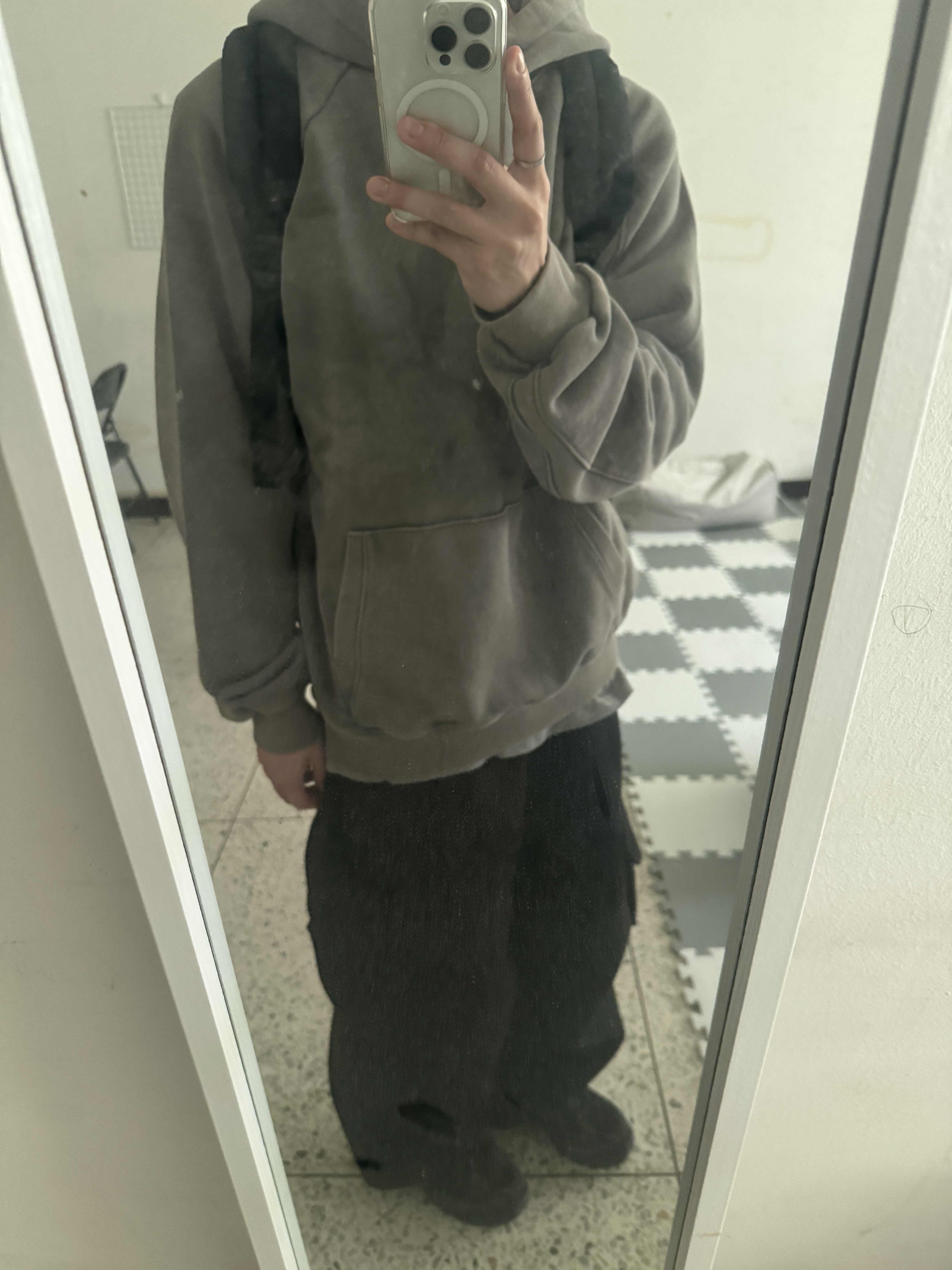 MJD x Koin Seoul Wide Cargo Sweat Pants Black, New Balance 509 Black Castle Grey 착용 스타일