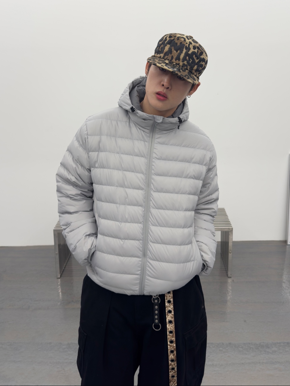 QT8 GARMENTS Duck Down Lightweight Jacket Light Grey 착용 스타일 - 4