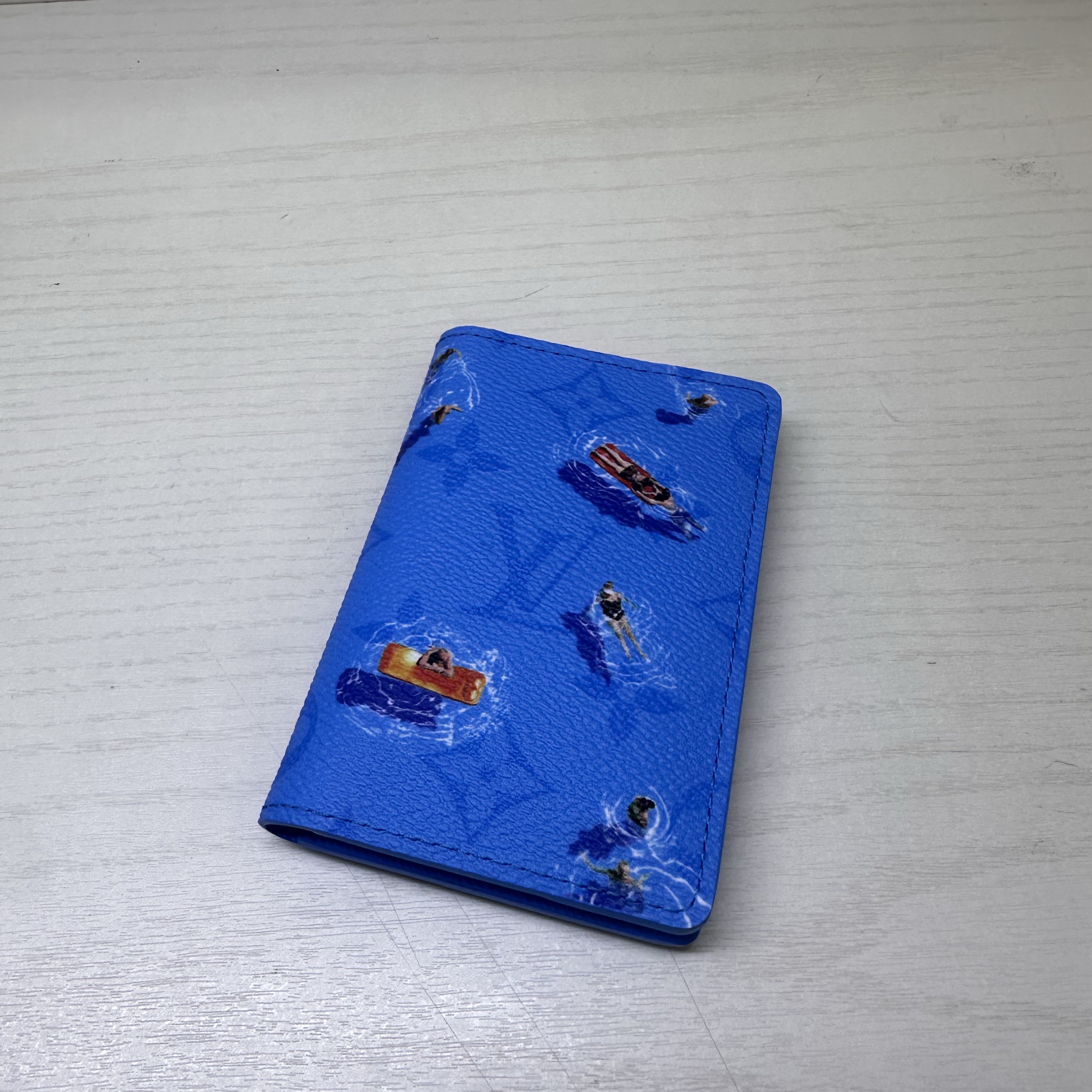 Louis Vuitton Pocket Organizer Blue lagoon 착용 스타일 - 2