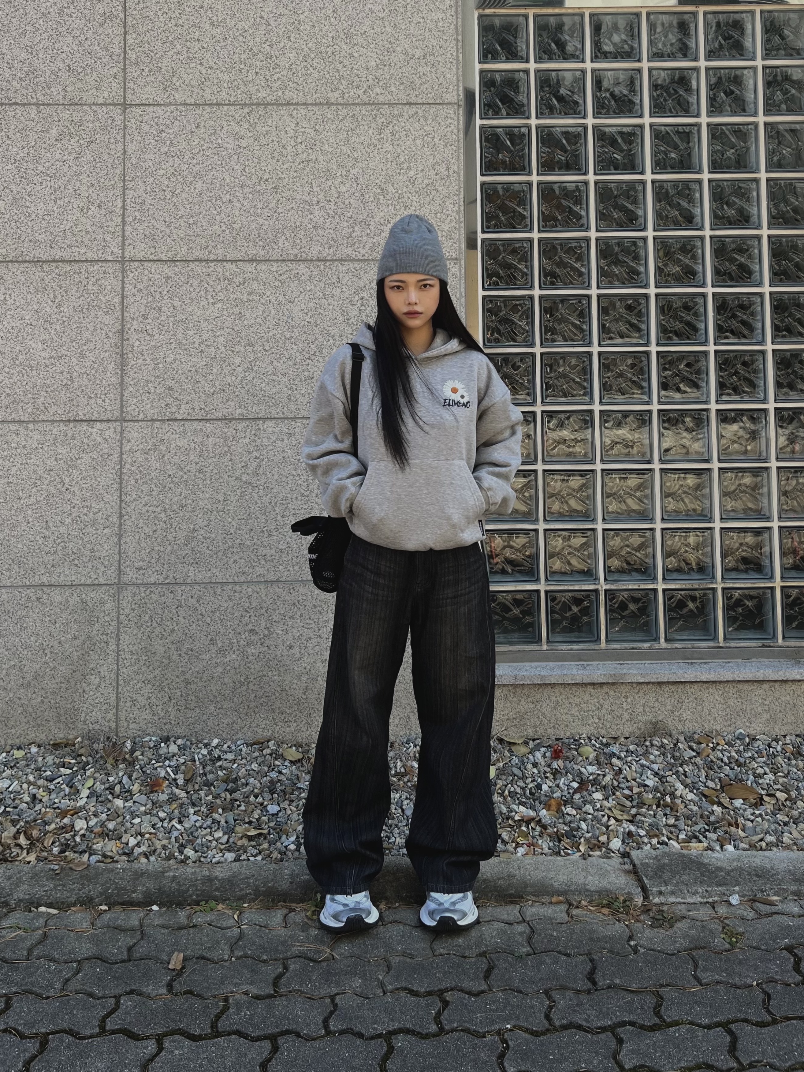 Supreme Mesh Mini Duffle Bag Black - 25SS, Balenciaga Circuit Sneaker White Silver 착용 스타일 - 2