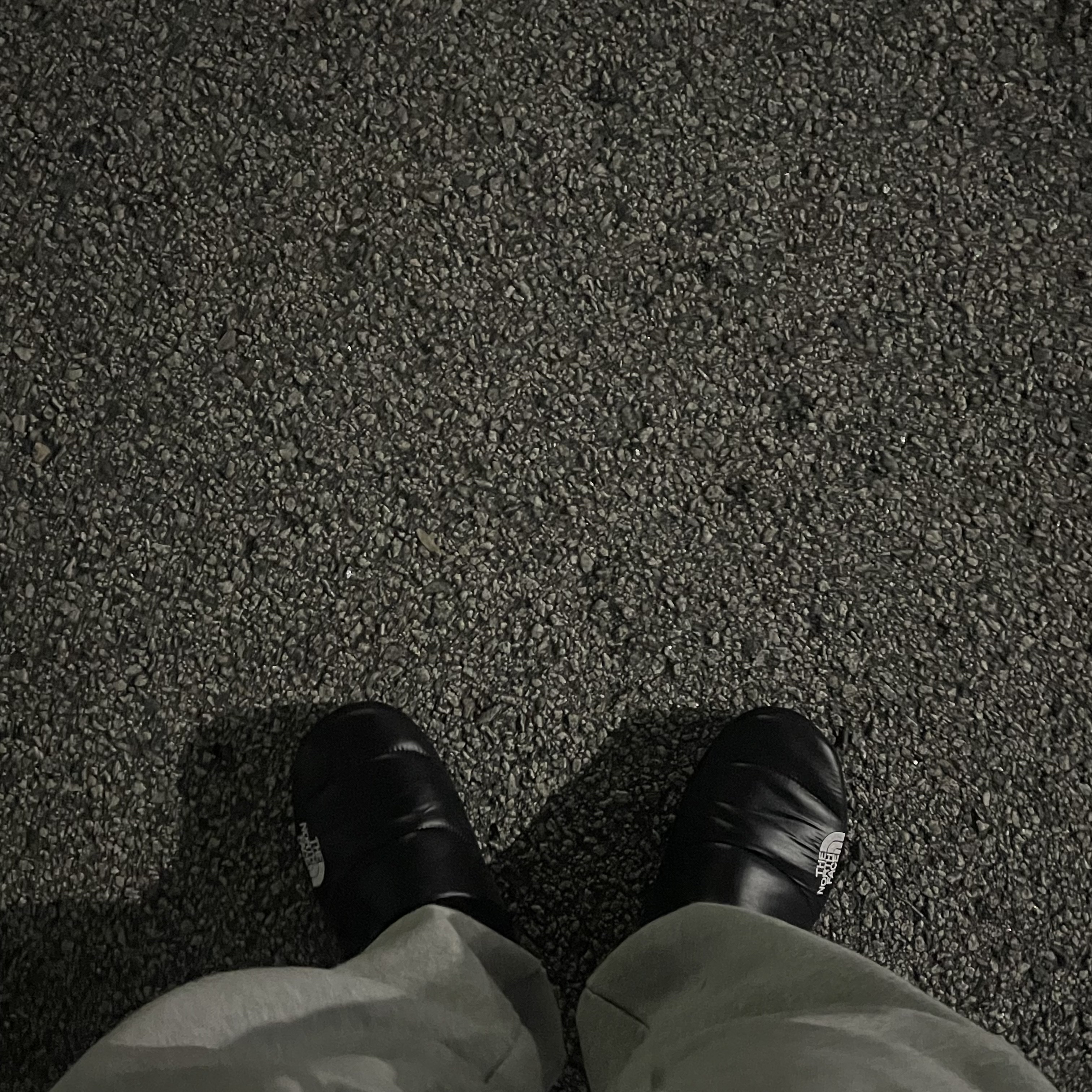 The North Face Nuptse Mule Black 착용 스타일