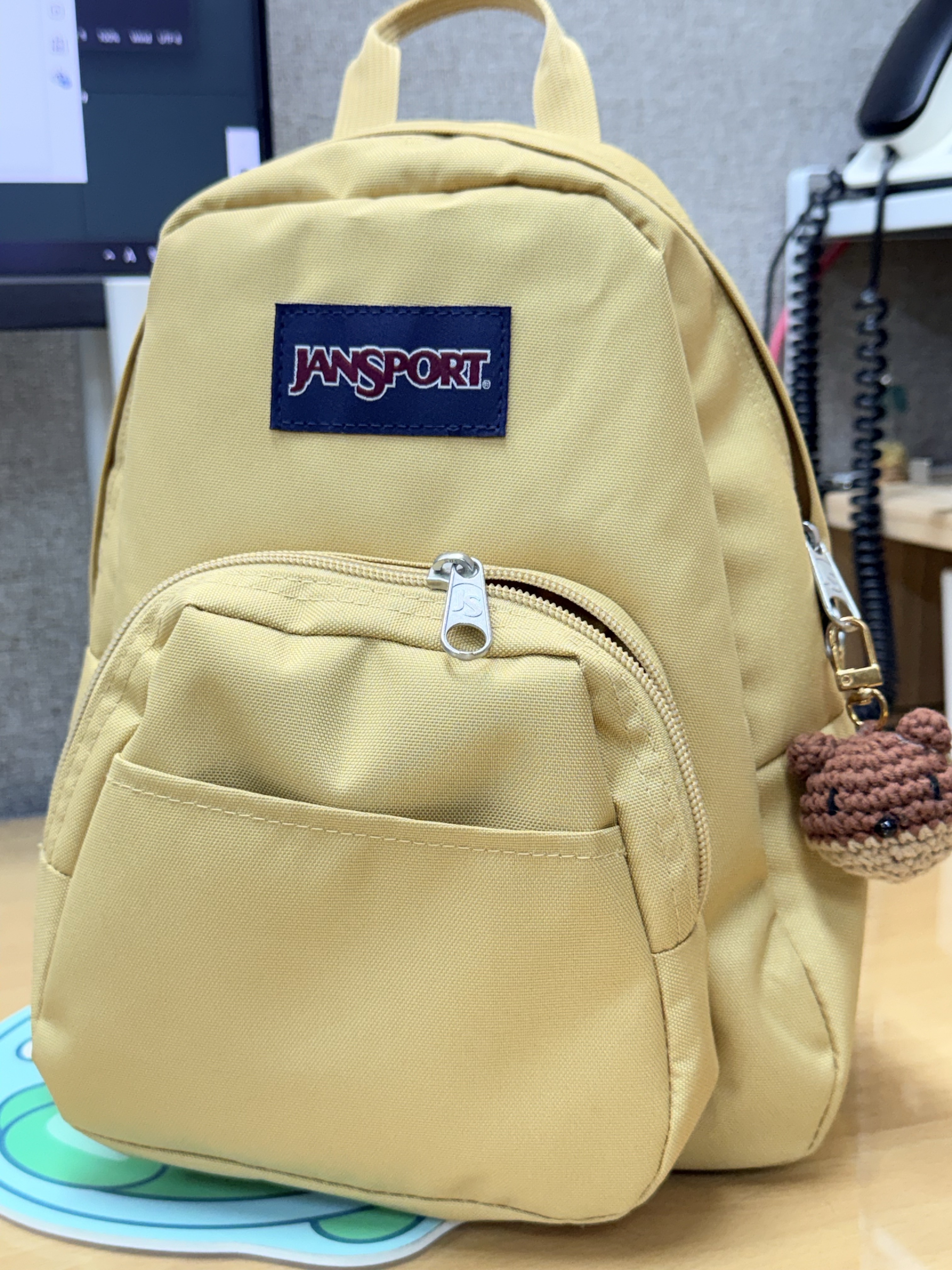 Jansport Half Pint Mini Backpack Curry 착용 스타일
