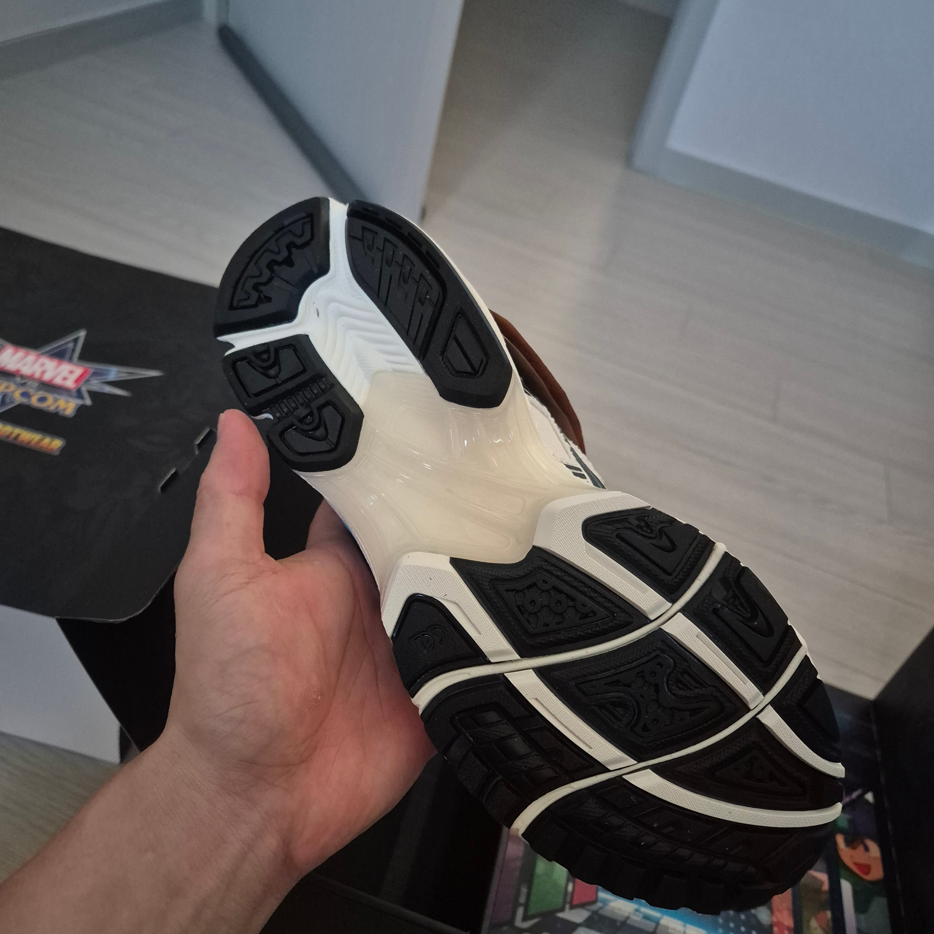Asics x Kith x Marvel vs. Capcom Gel-Kayano 14 Ryu Coconut Milk Black 착용 스타일 - 9