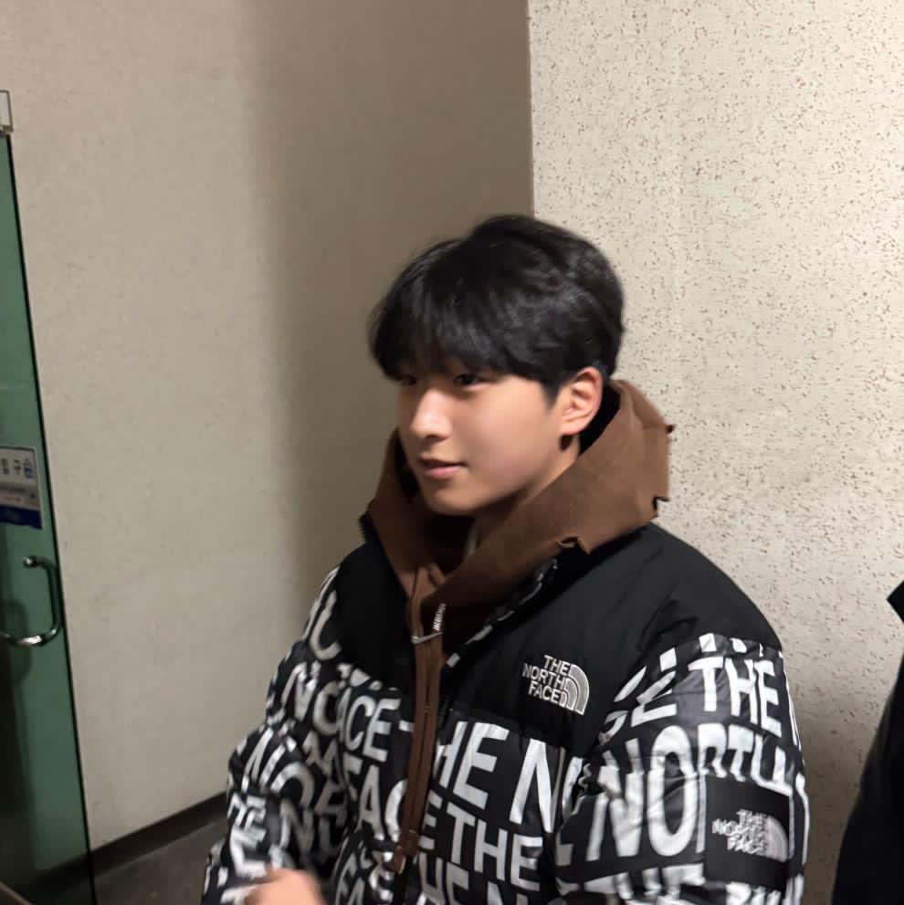 The North Face White Label Novelty Nuptse Down Jacket P Black, Nike x Jacquemus Swoosh Hoodie Cacao Wow - Asia 착용 스타일