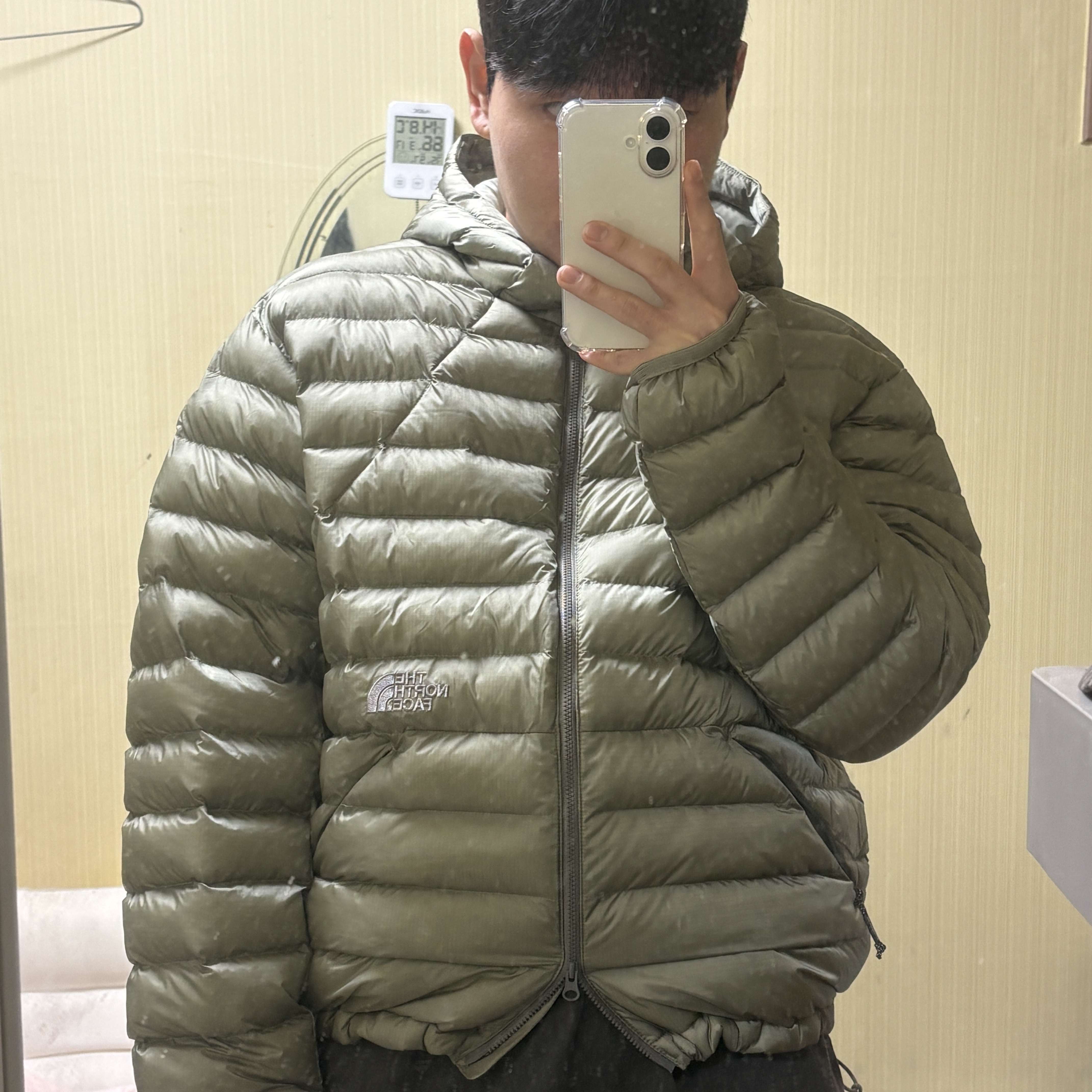 The North Face Ventus On Jacket Light Khaki 착용 스타일