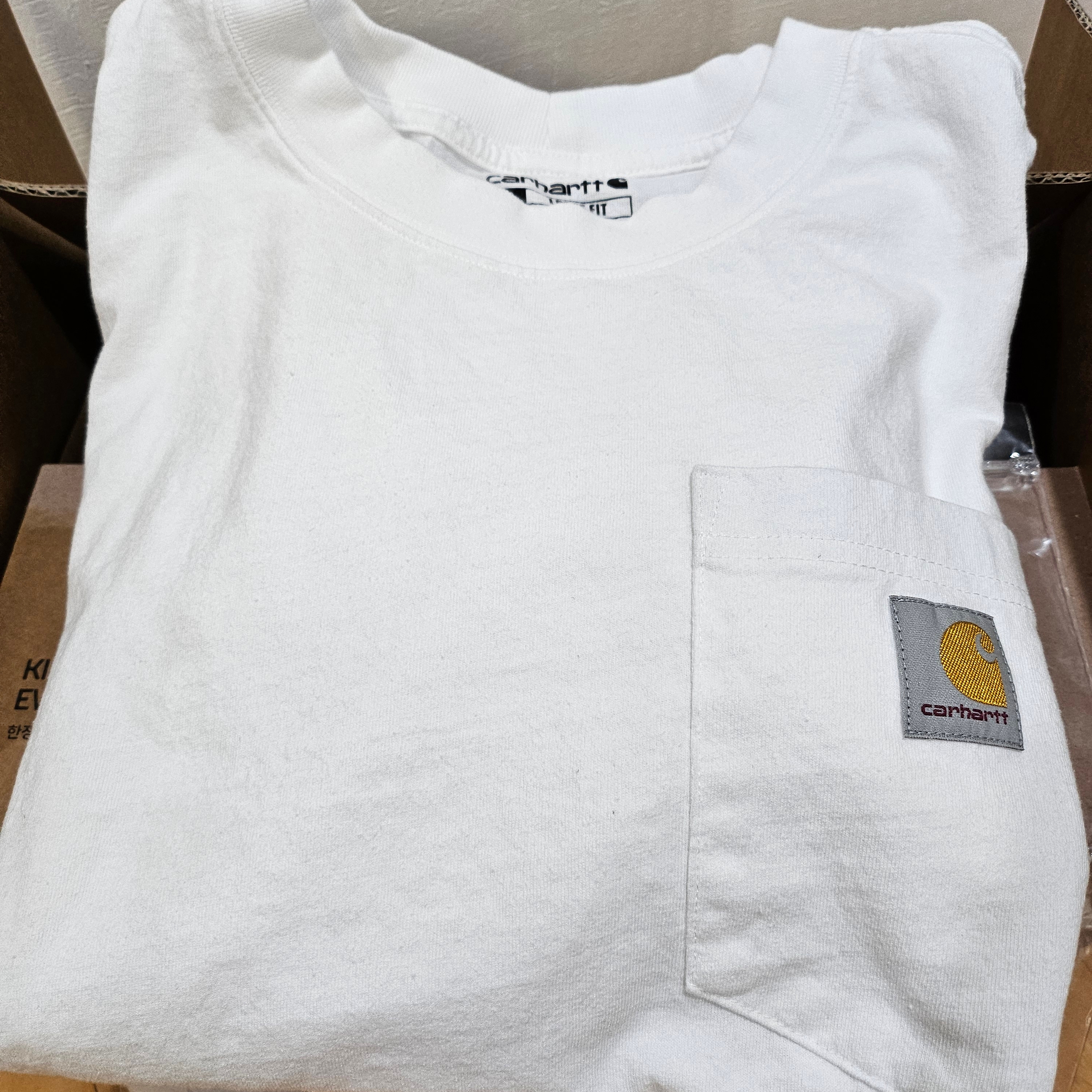 Carhartt Loose Fit Heavyweight Regular Short Sleeve Pocket T-Shirt White 착용 스타일