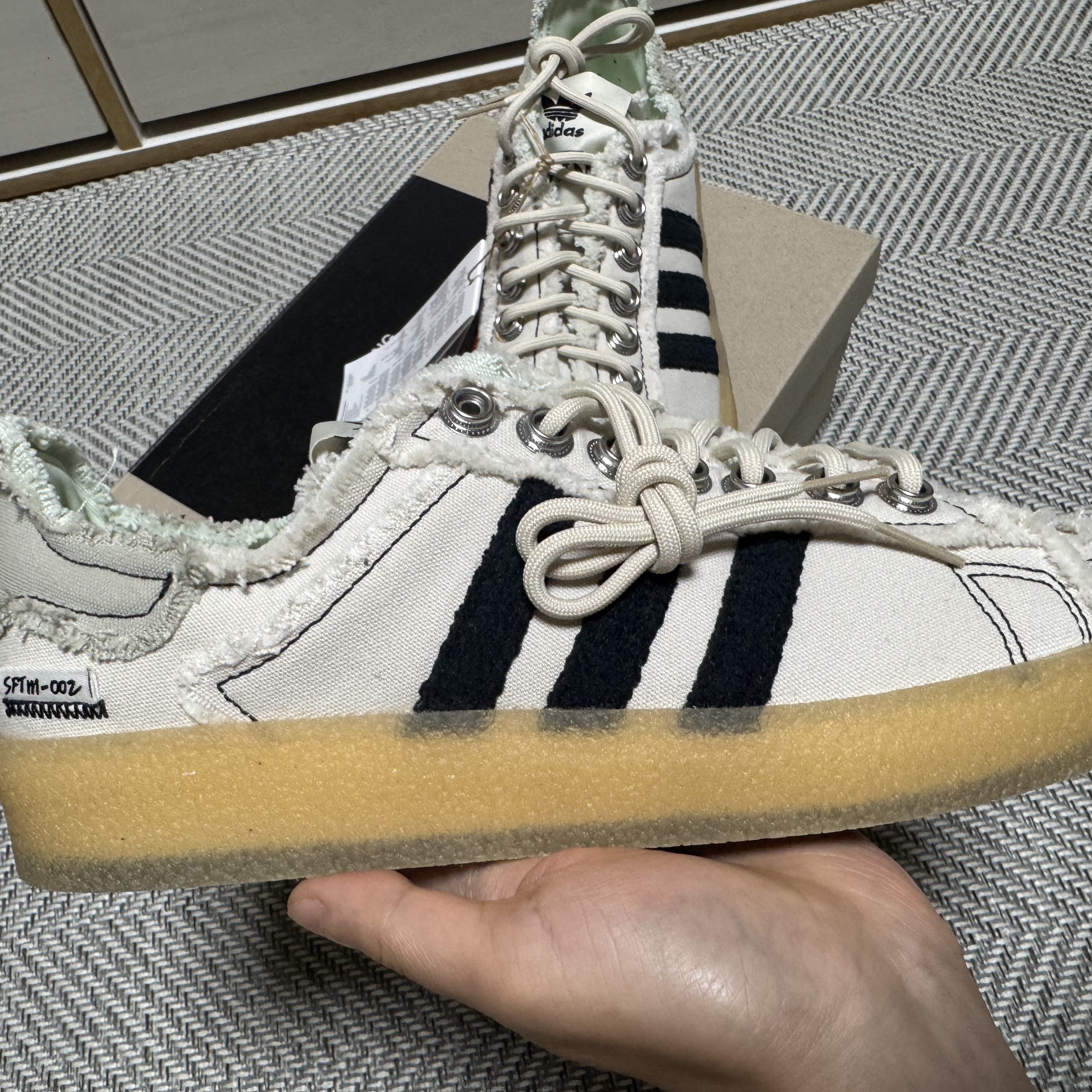 Adidas x Song for the Mute Campus 80s Bliss Core Black 착용 스타일 - 4