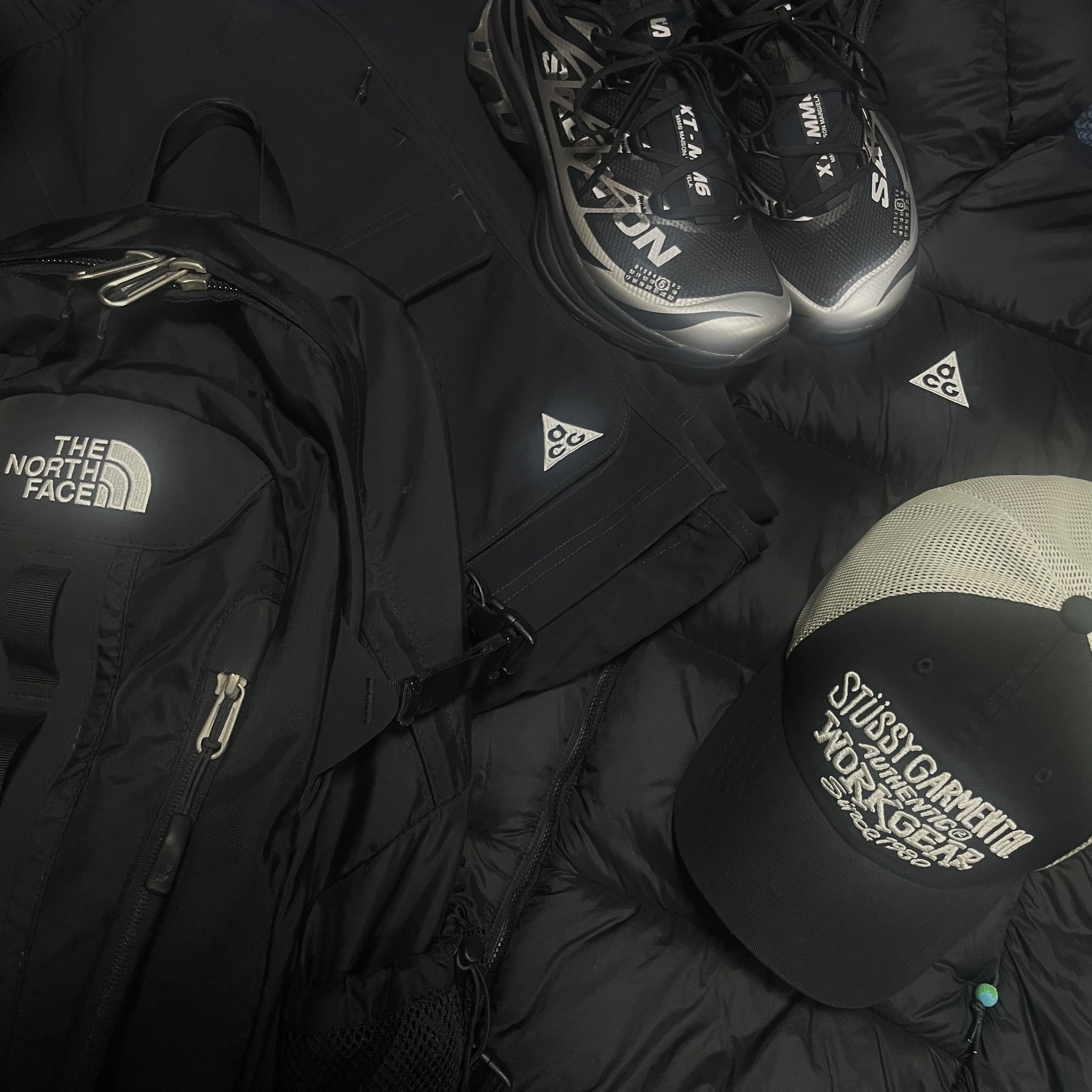 Salomon x MM6 Masion Margiela XT-MM6 Black Ftw Silver, Nike ACG Smith Summit Zip Cargo Pants Black Anthracite - Asia 착용 스타일