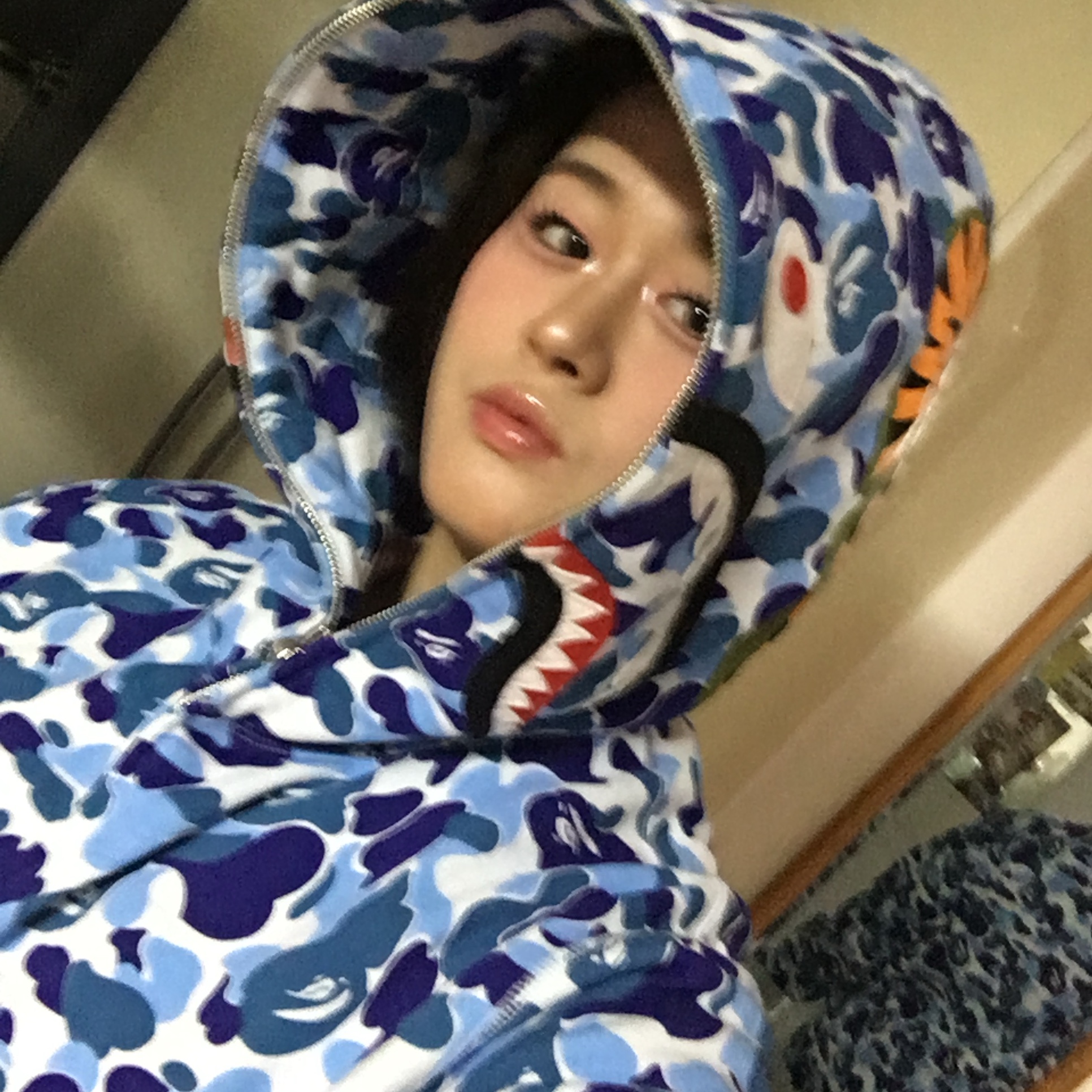 BAPE ABC Camo Shark Full Zip Hoodie Blue 착용 스타일 - 2