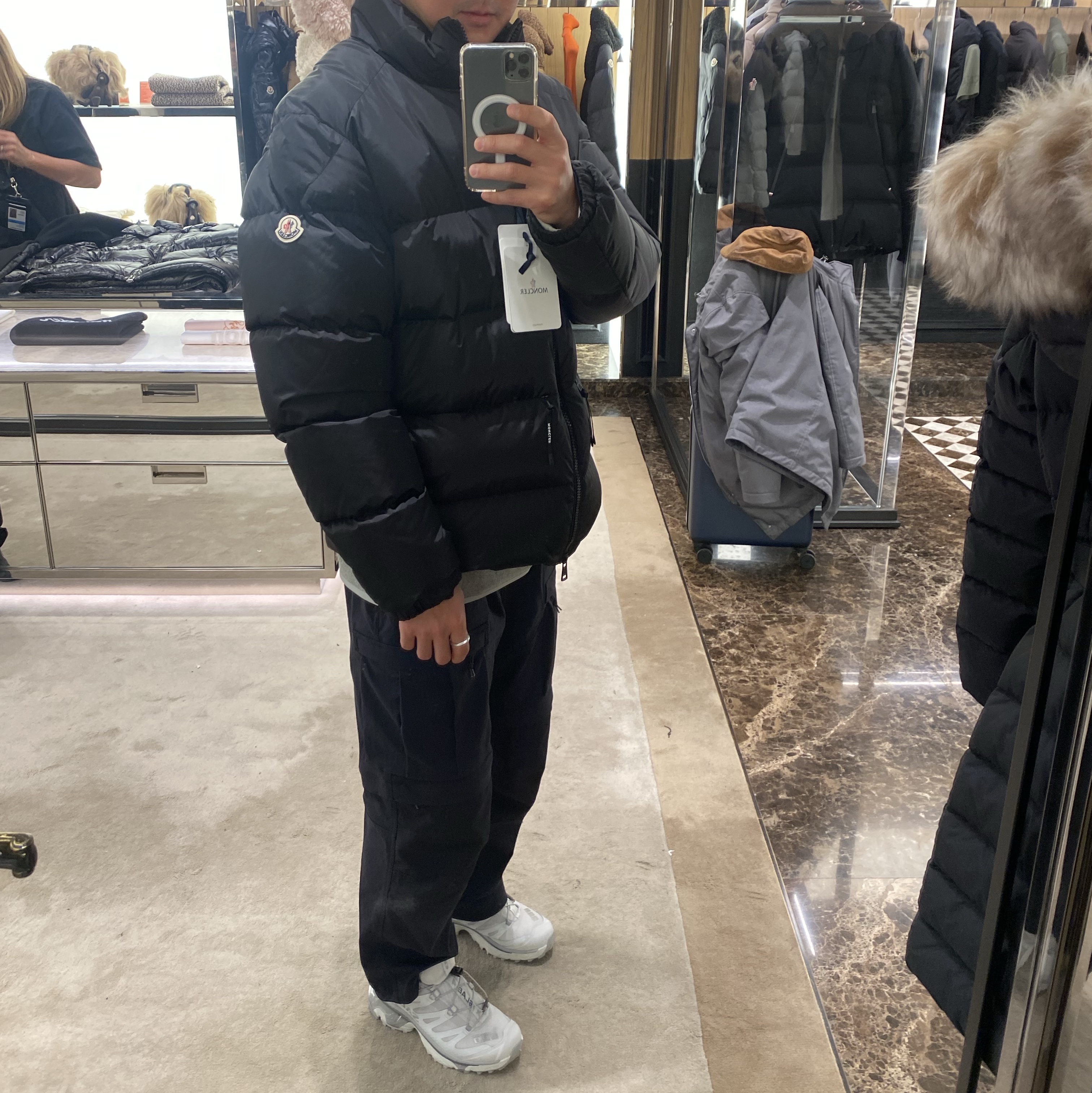 Moncler Tuileries Short Down Jacket Black - 25FW 착용 스타일 - 2