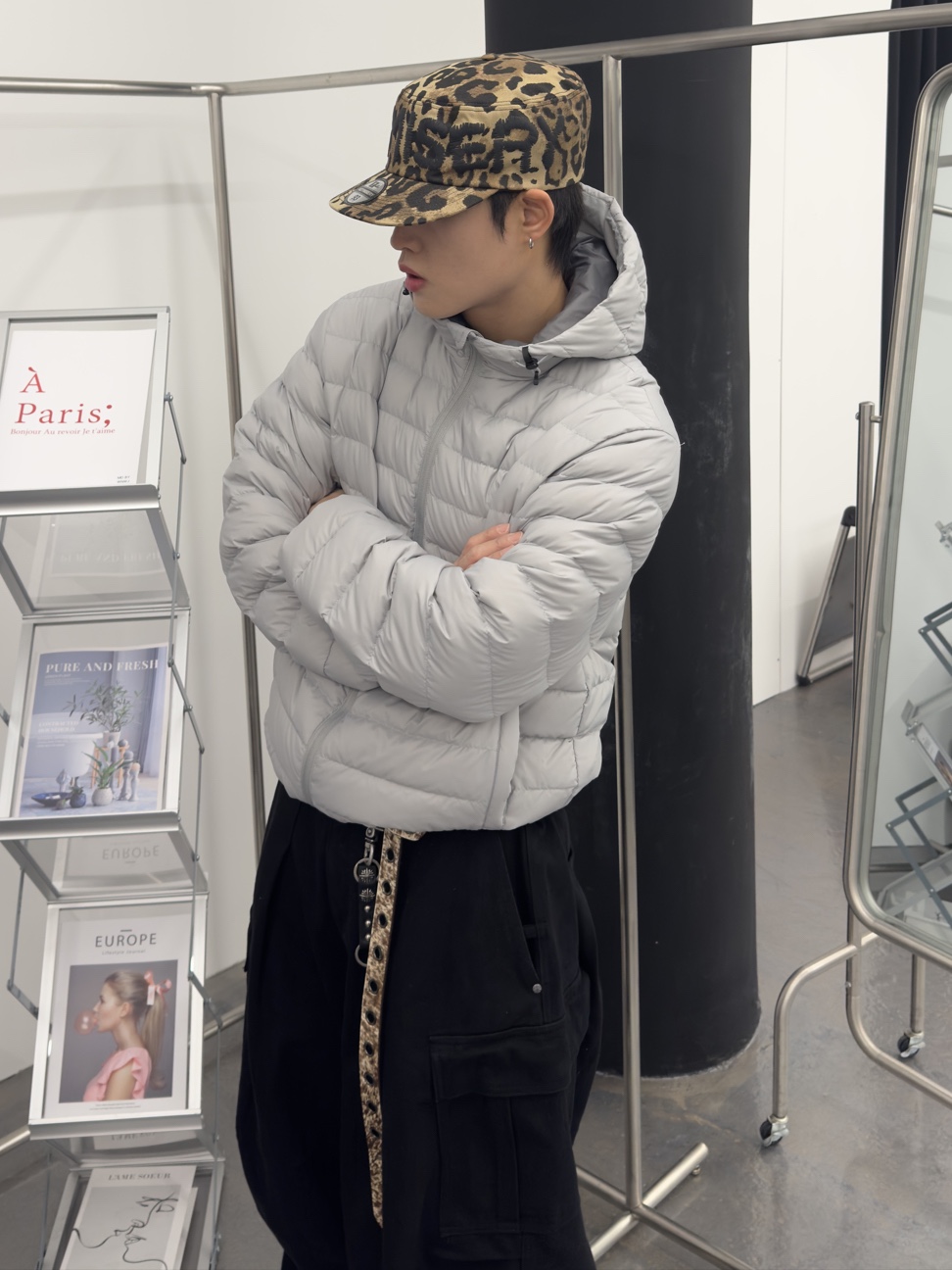 QT8 GARMENTS Duck Down Lightweight Jacket Light Grey 착용 스타일 - 7