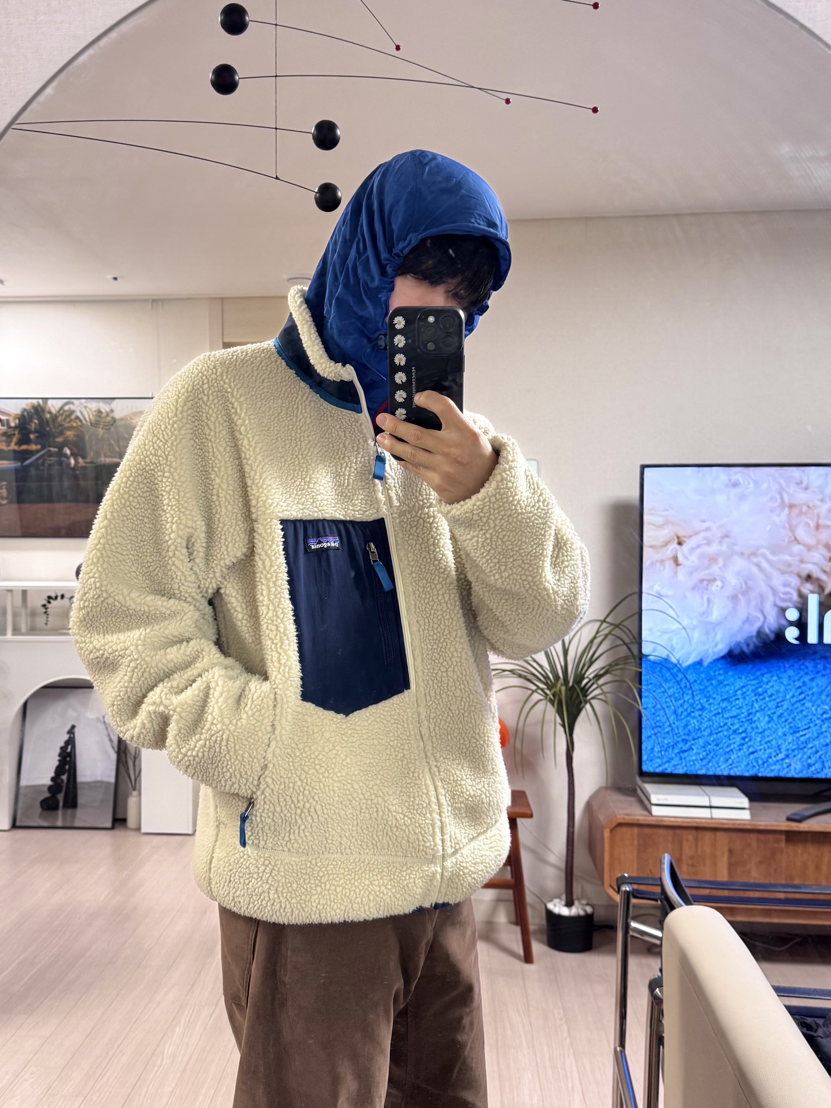 Patagonia Classic Retro-X Jacket Natural 착용 스타일