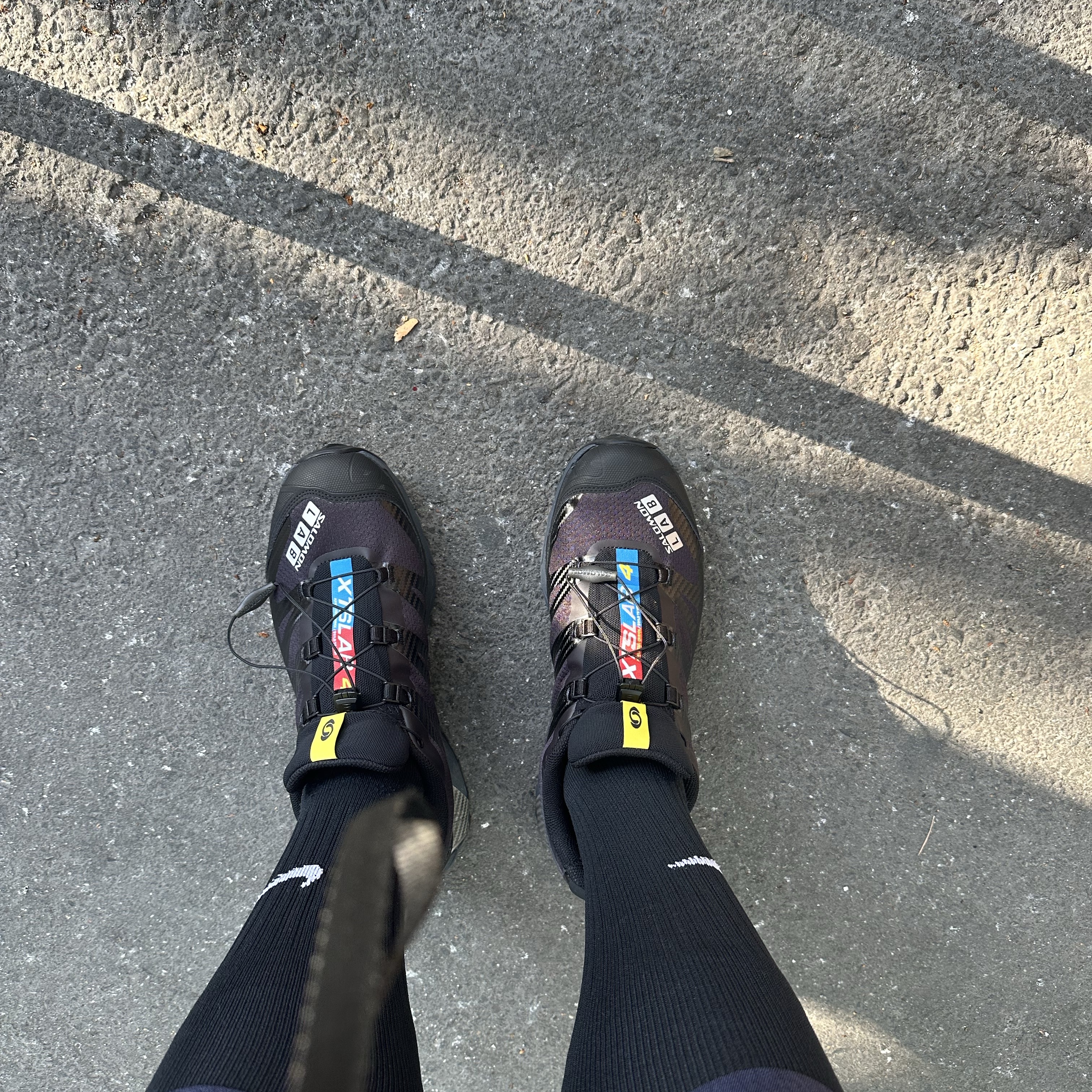 Salomon XT-4 Black Silver Metallic 착용 스타일