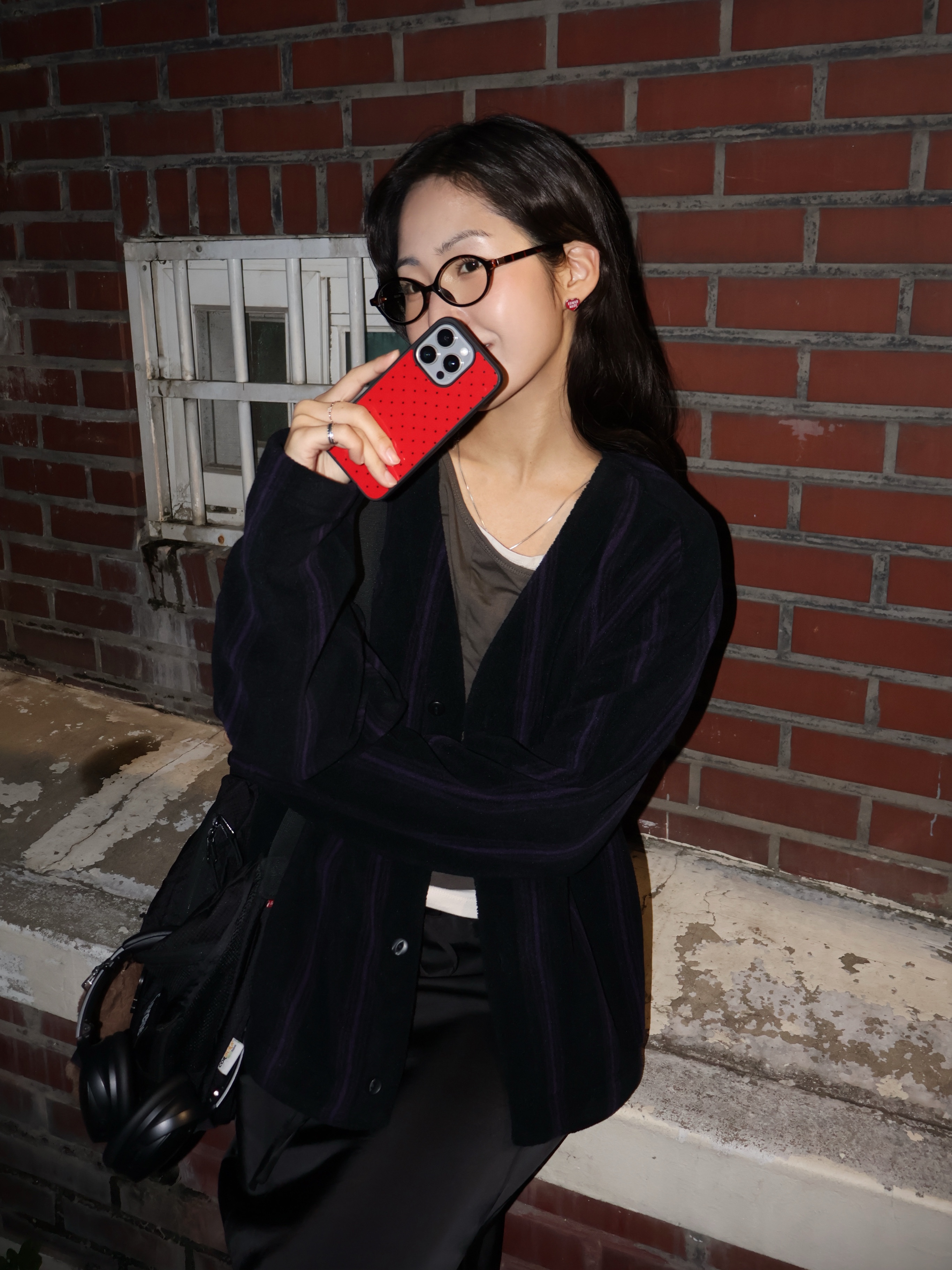 Human Made Heart Earrings Red, Uniqlo x Needles Fleece Oversized Cardigan Black - KR 착용 스타일 - 1