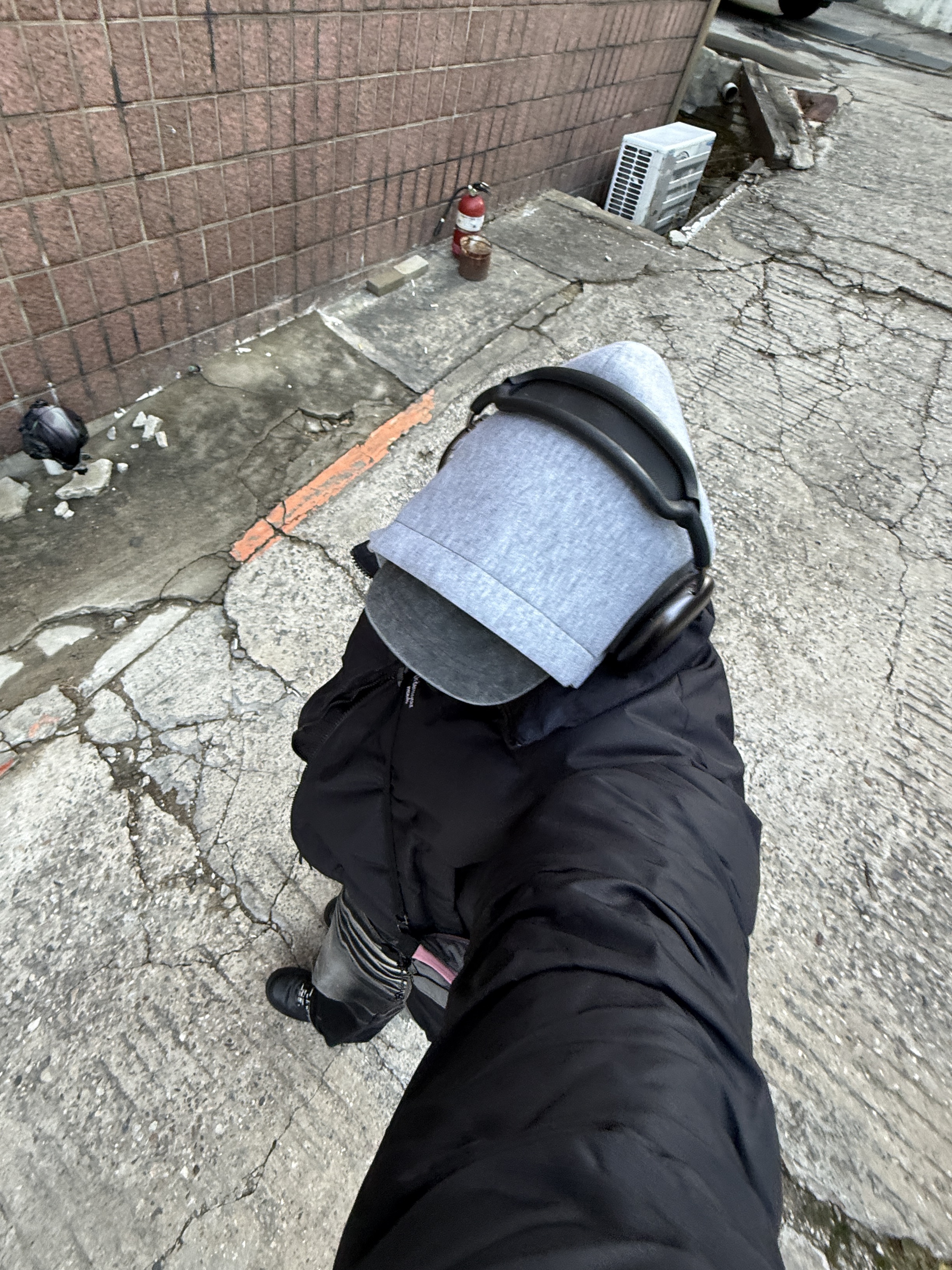 BLR Embossed Wave Washing Wide Denim Pants Black, Salomon Ultimo 2L Cross Bag Charcoal 착용 스타일 - 5