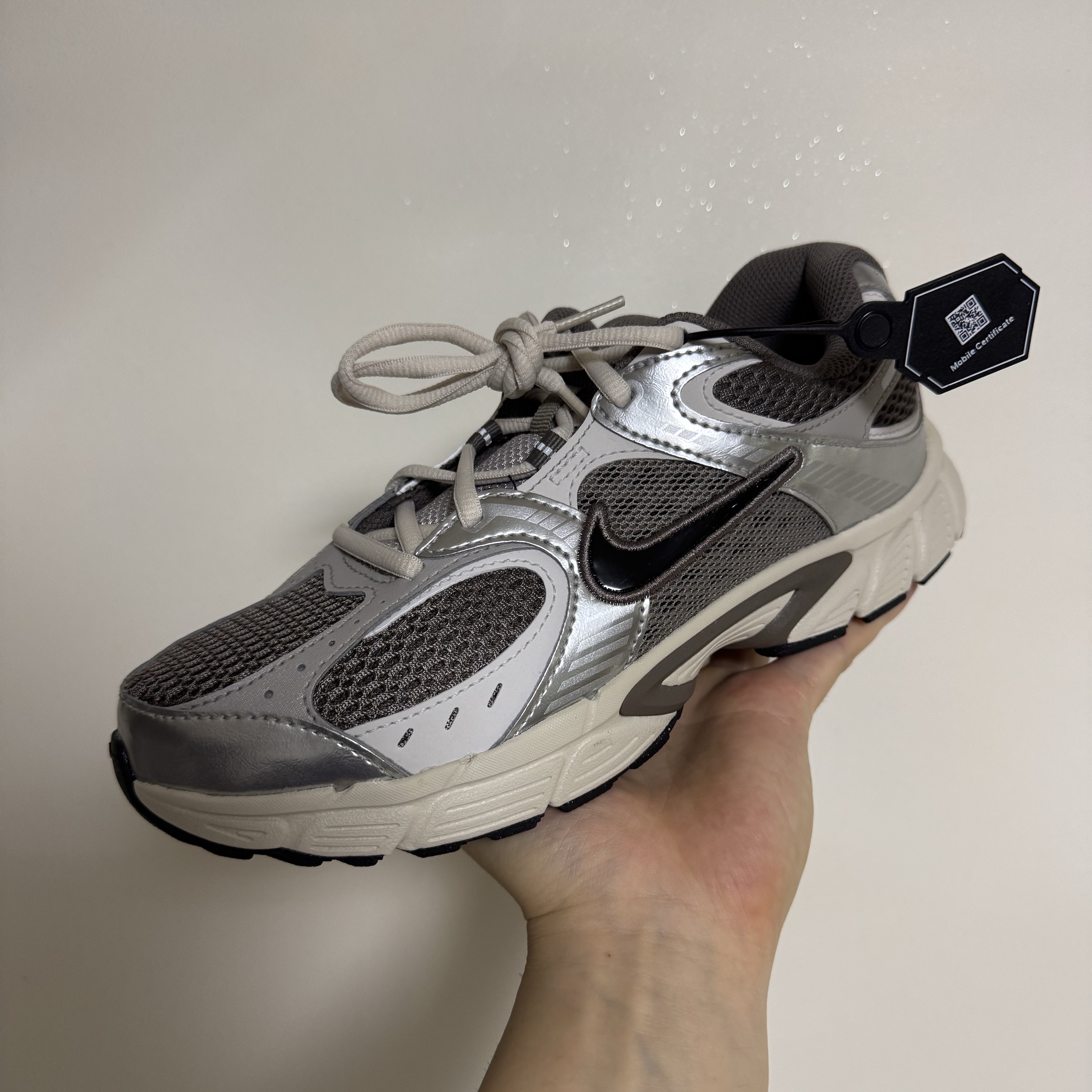 (GS) Nike V5 RNR Cave Stone College Grey 착용 스타일