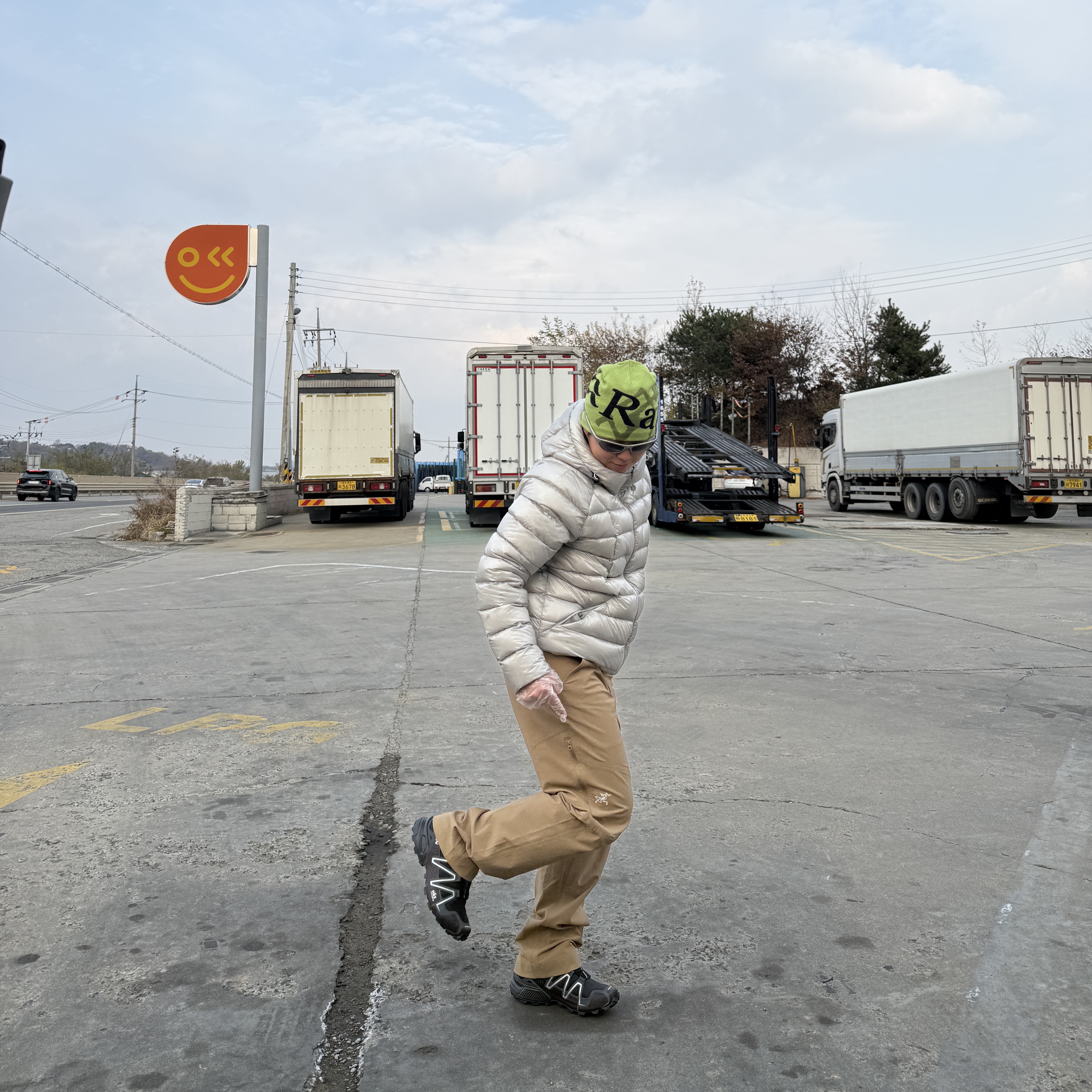 Arc'teryx Cronin Cotton Pants Canvas, Salomon Speedcross 3 Gore-Tex Black Phantom 착용 스타일 - 1