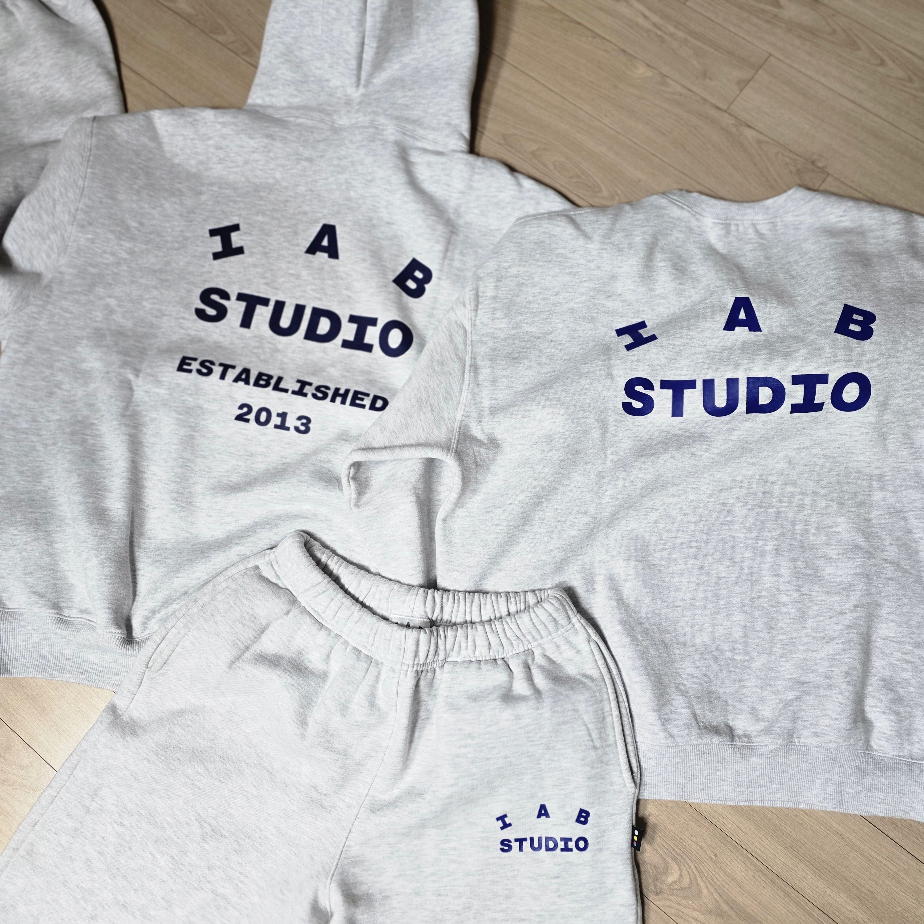 IAB Studio 25 Hoodie Light Gray Navy, IAB Studio Sweatshirt Light Gray - 23FW 착용 스타일
