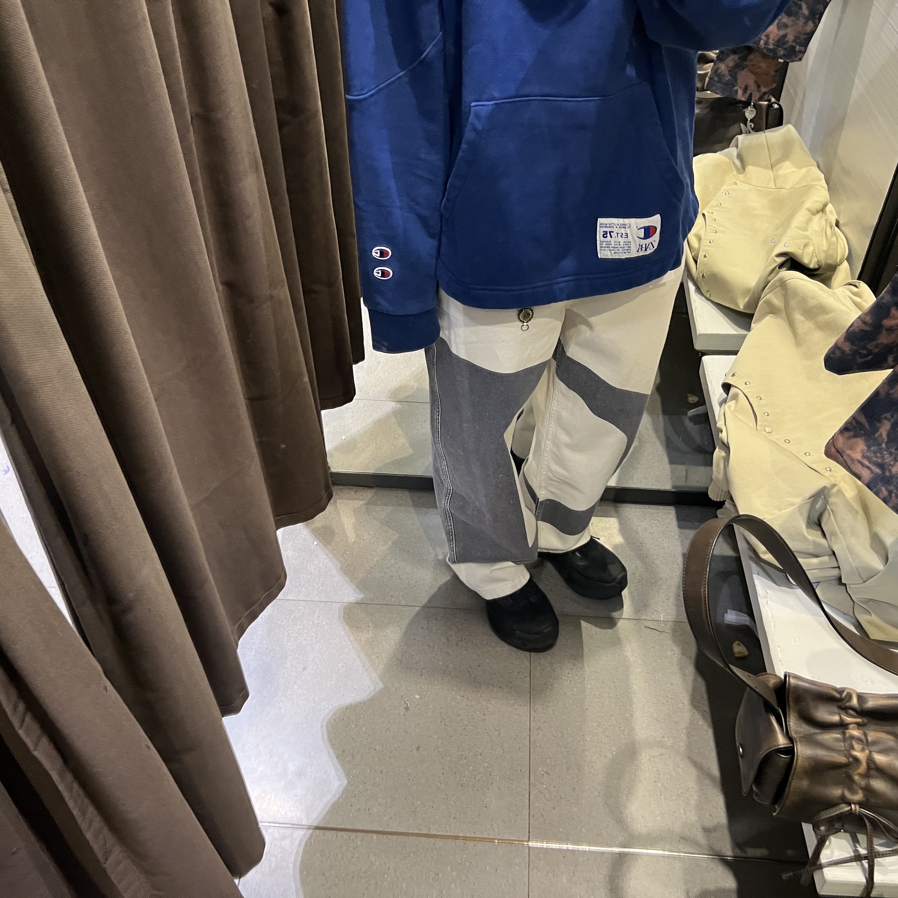 Zara x Champion Quarter-Zip Sweatshirt Navy Blue 착용 스타일