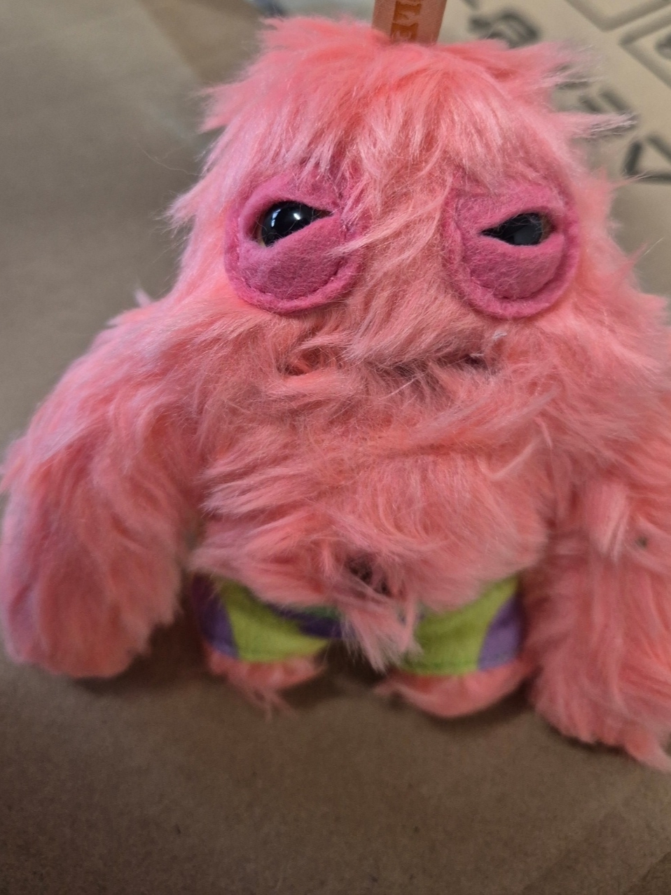 Fuggler x SpongeBob Patrick Star Keyring Pink 착용 스타일
