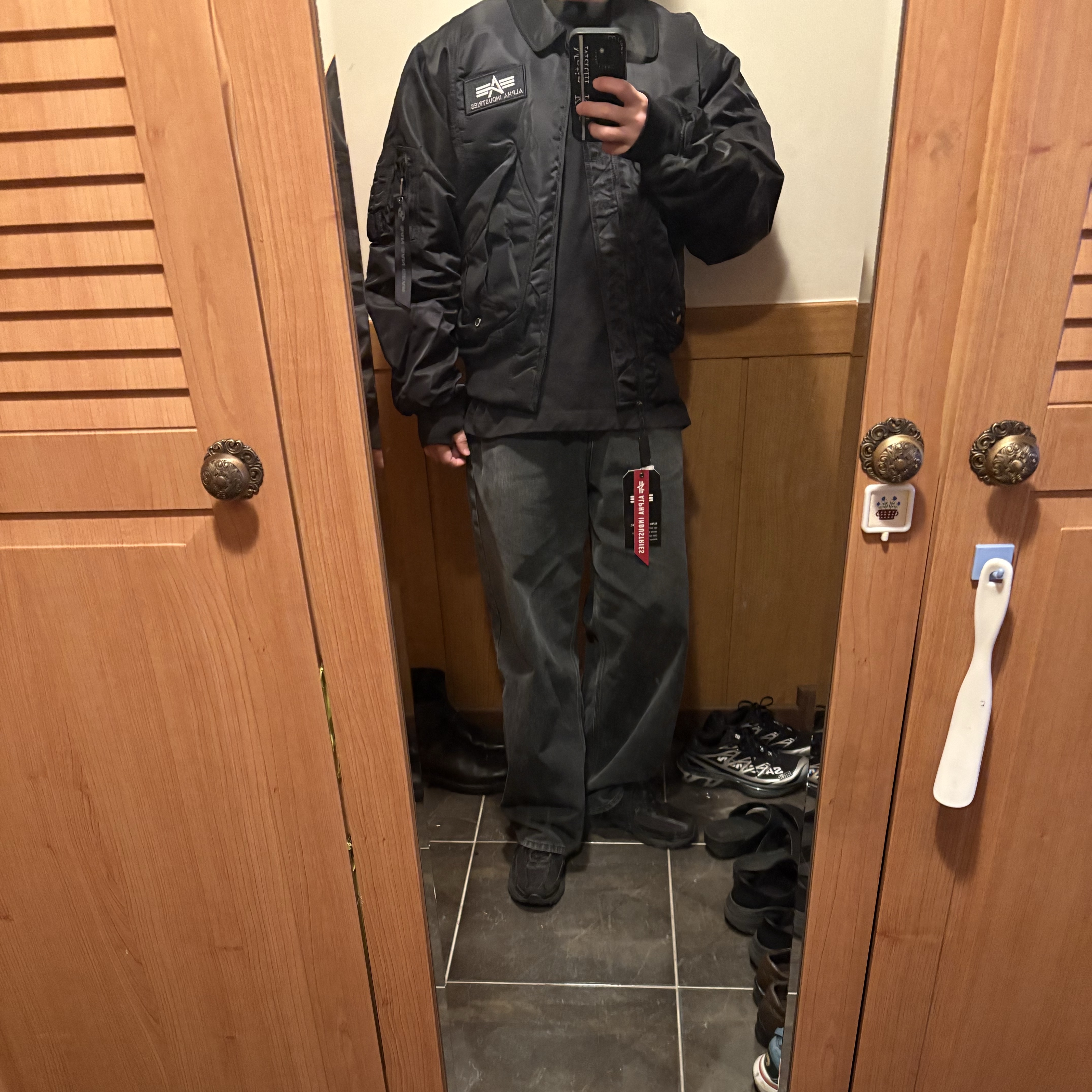 Sansan Gear x Alpha Industries CWU 45/P Flight Jacket Black - 23FW 착용 스타일 - 1