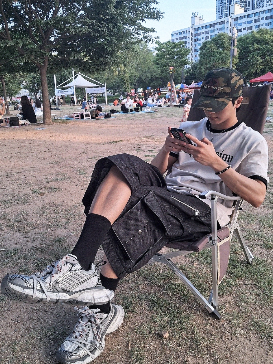 Balenciaga 3XL Sneakers Grey White Red 착용 스타일