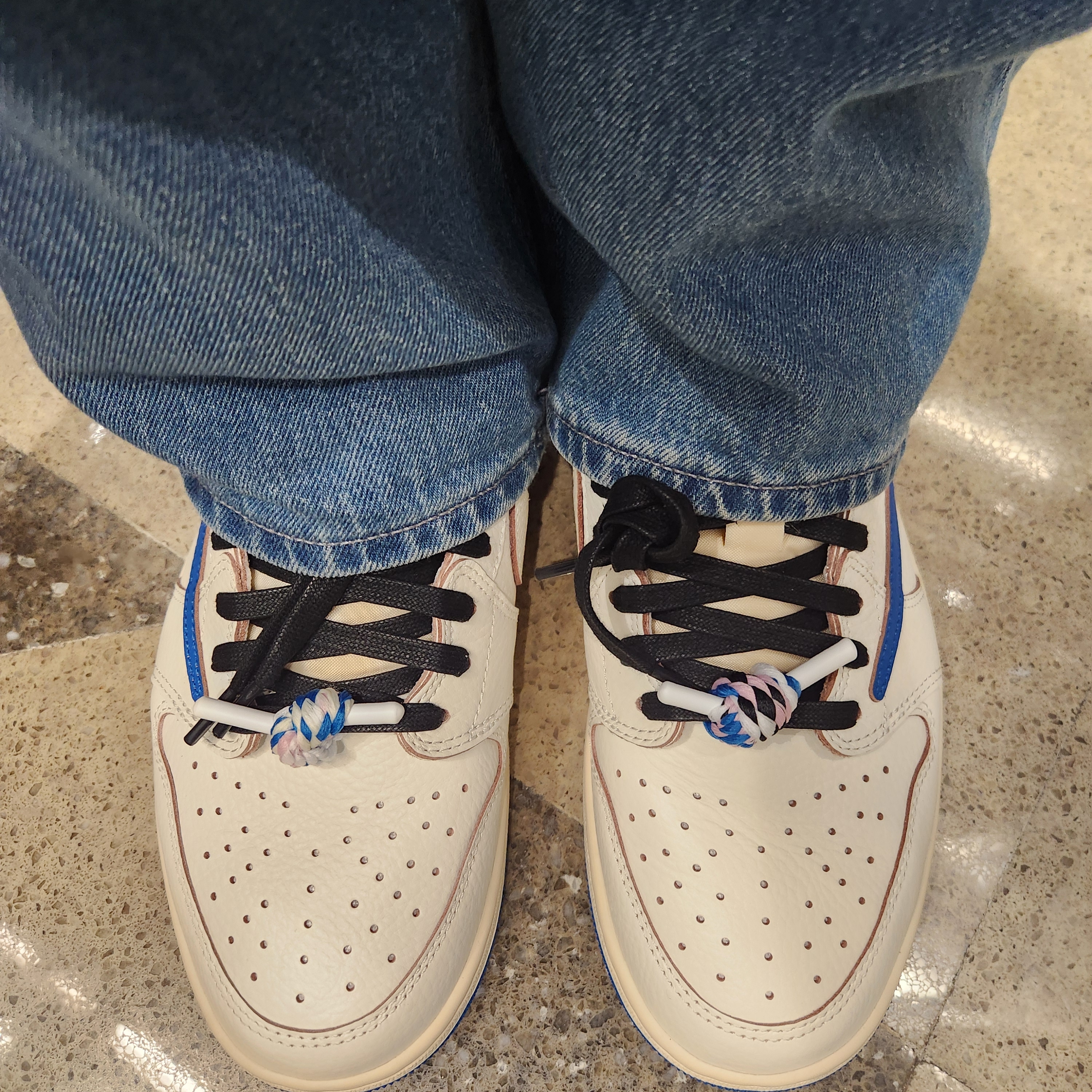 Jordan 1 x Travis Scott x Fragment Retro Low OG SP Sail Military Blue 착용 스타일 - 2