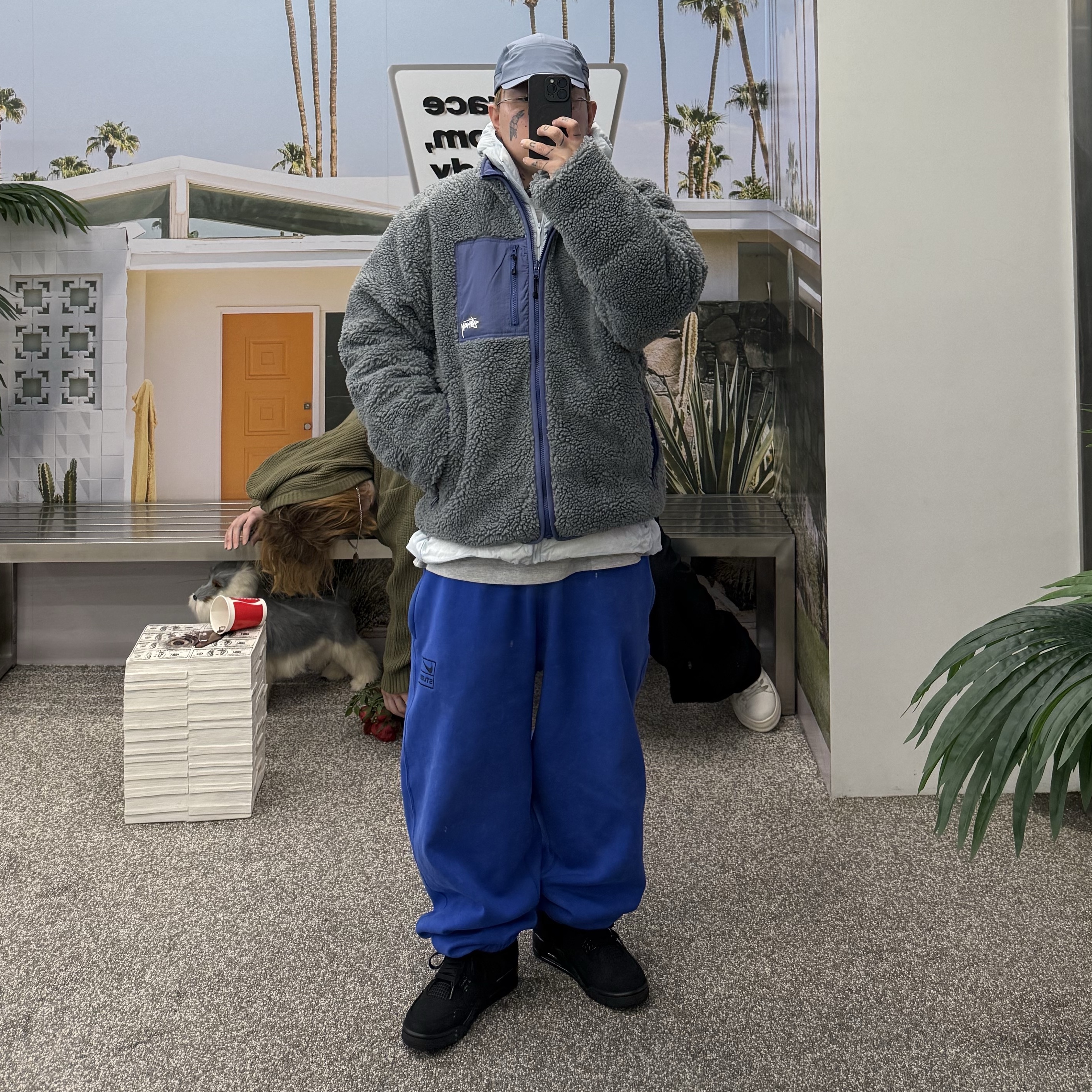 Jordan 4 Retro Black Cat 2025, Nike x Stussy NRG Acid Washed Fleece Pants Game Royal (DR4427-480) 착용 스타일 - 2