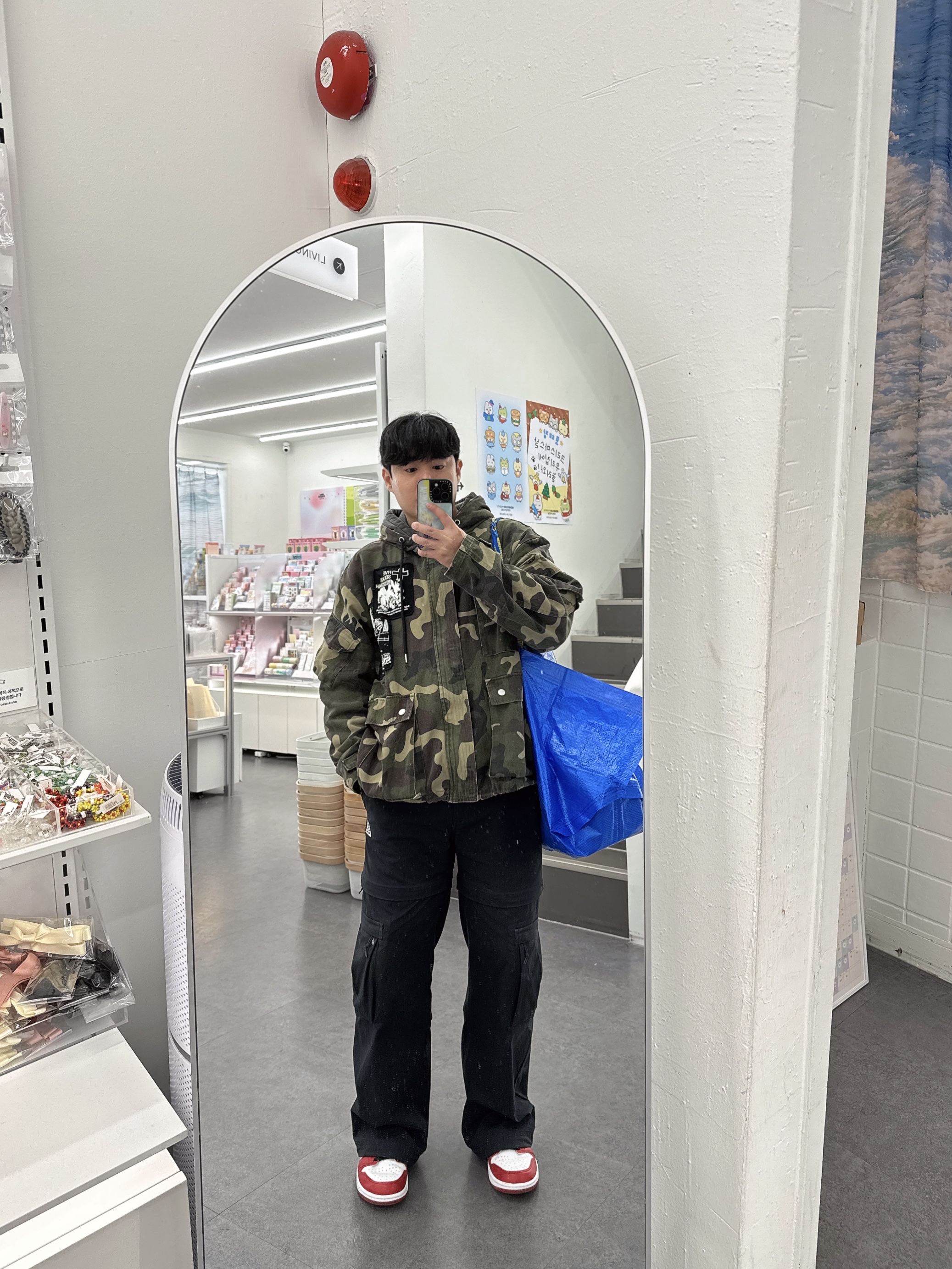 Flavorism VTG Washed Mil Parka Washed Camo, (W) Nike ACG Smith Summit Zip-Off Pants Black - Asia 착용 스타일 - 1
