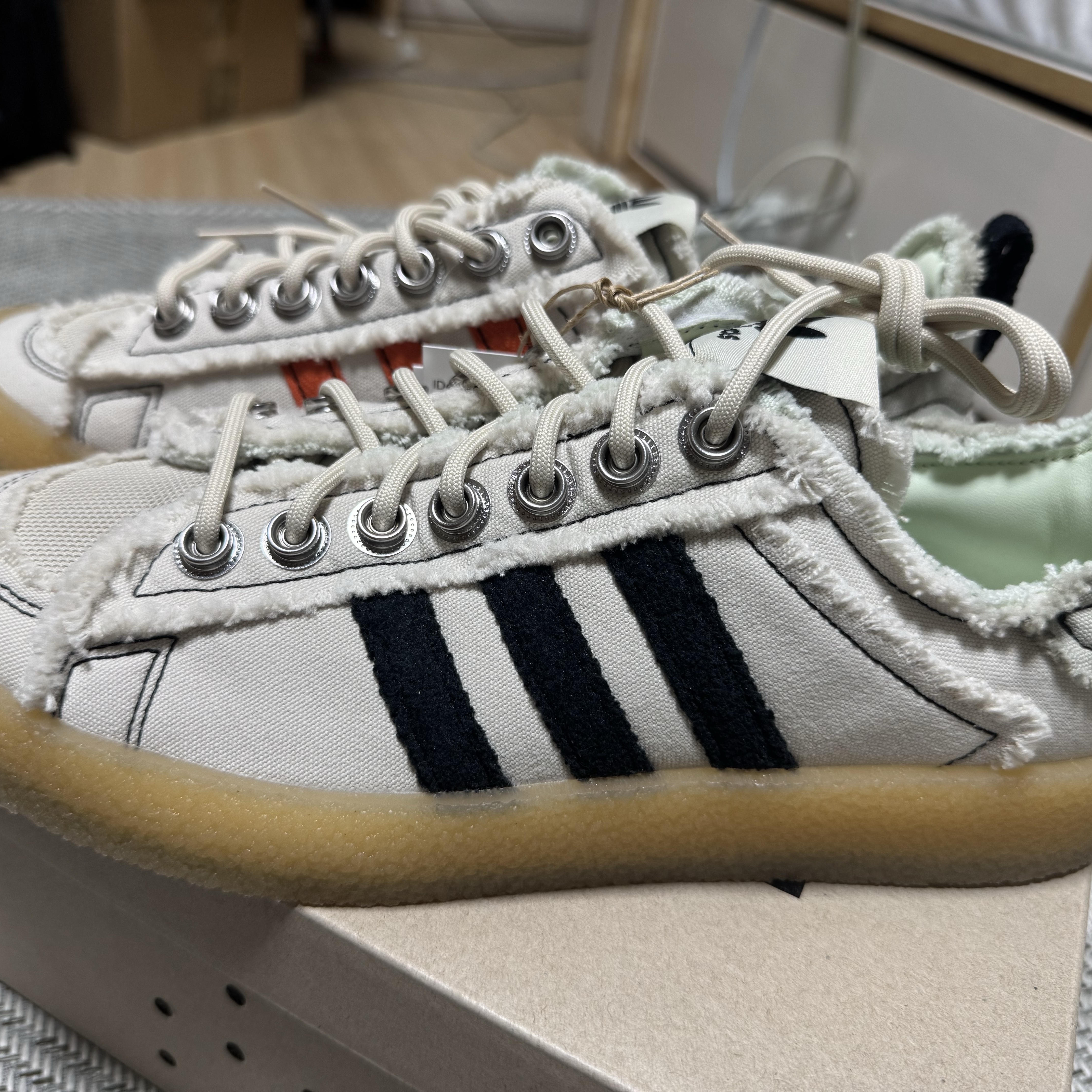 Adidas x Song for the Mute Campus 80s Bliss Core Black 착용 스타일 - 2