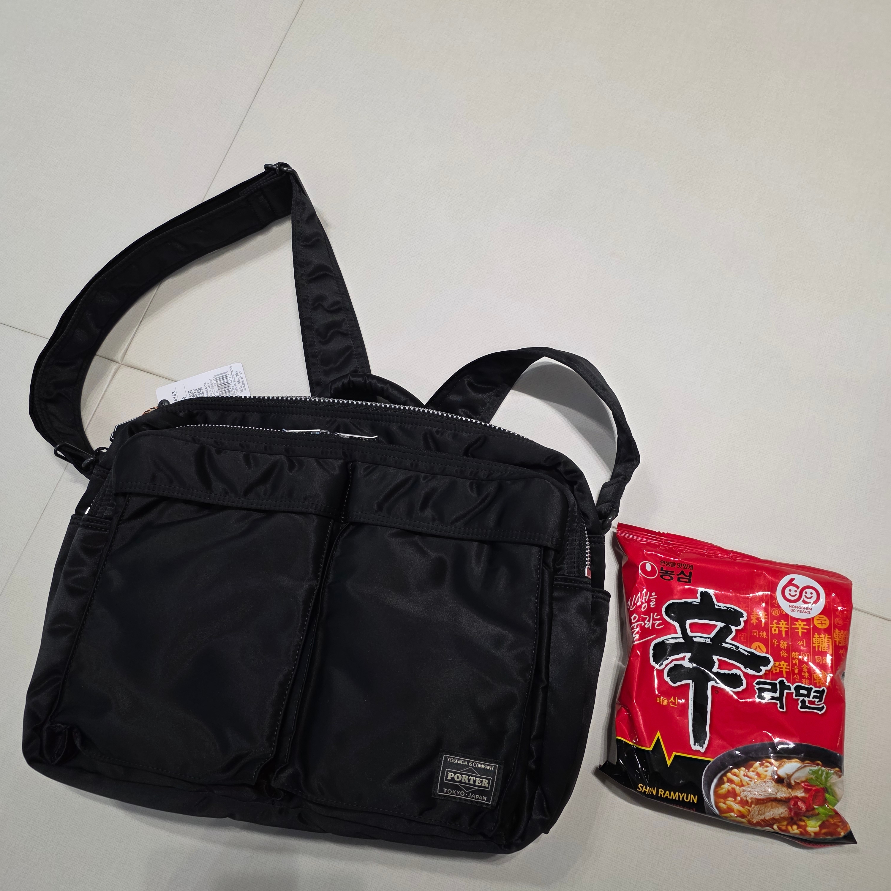 Porter All New Tanker Sling Bag Zip XL Black 착용 스타일