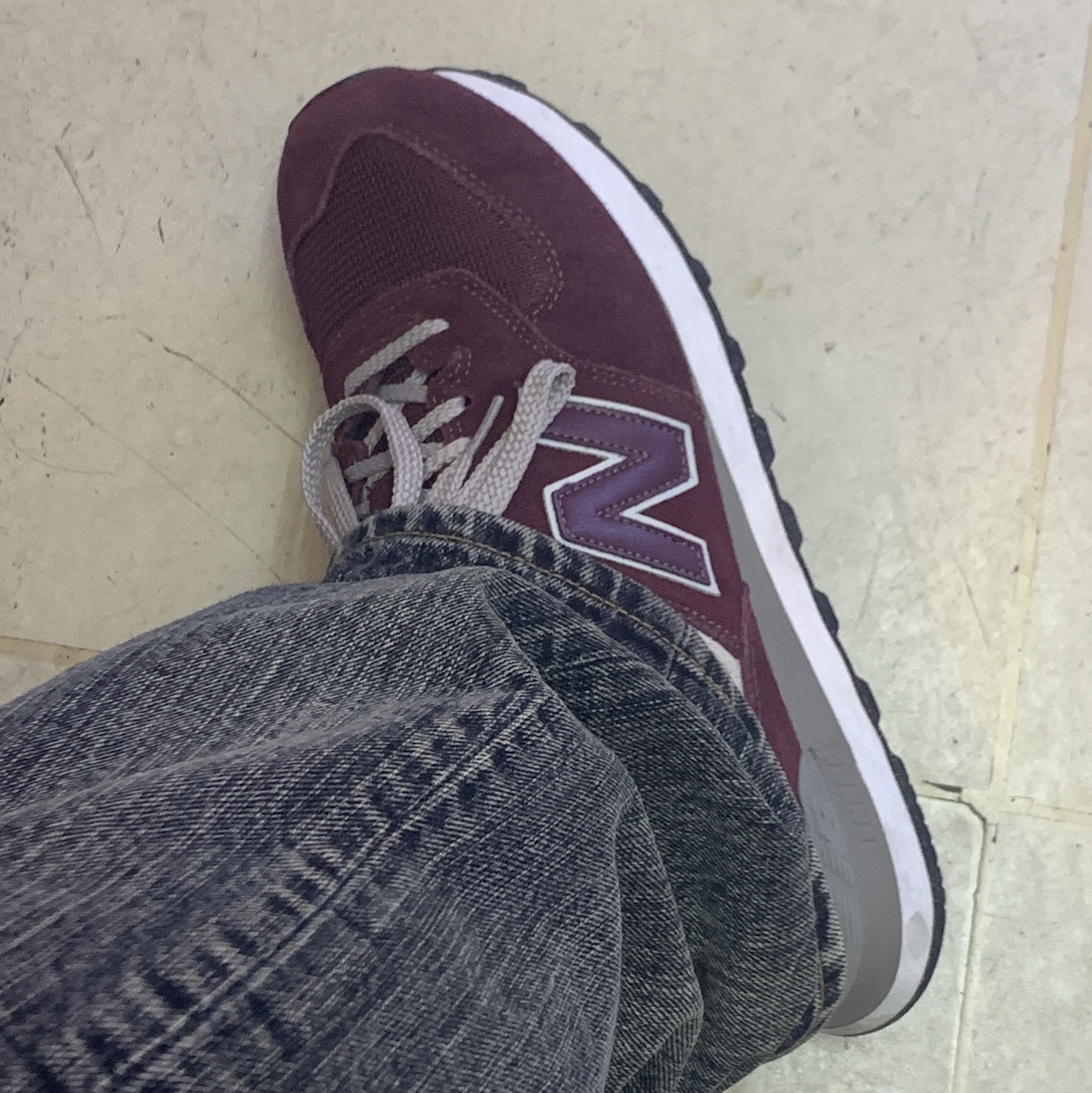 New Balance 574 Burgundy - D Standard 착용 스타일