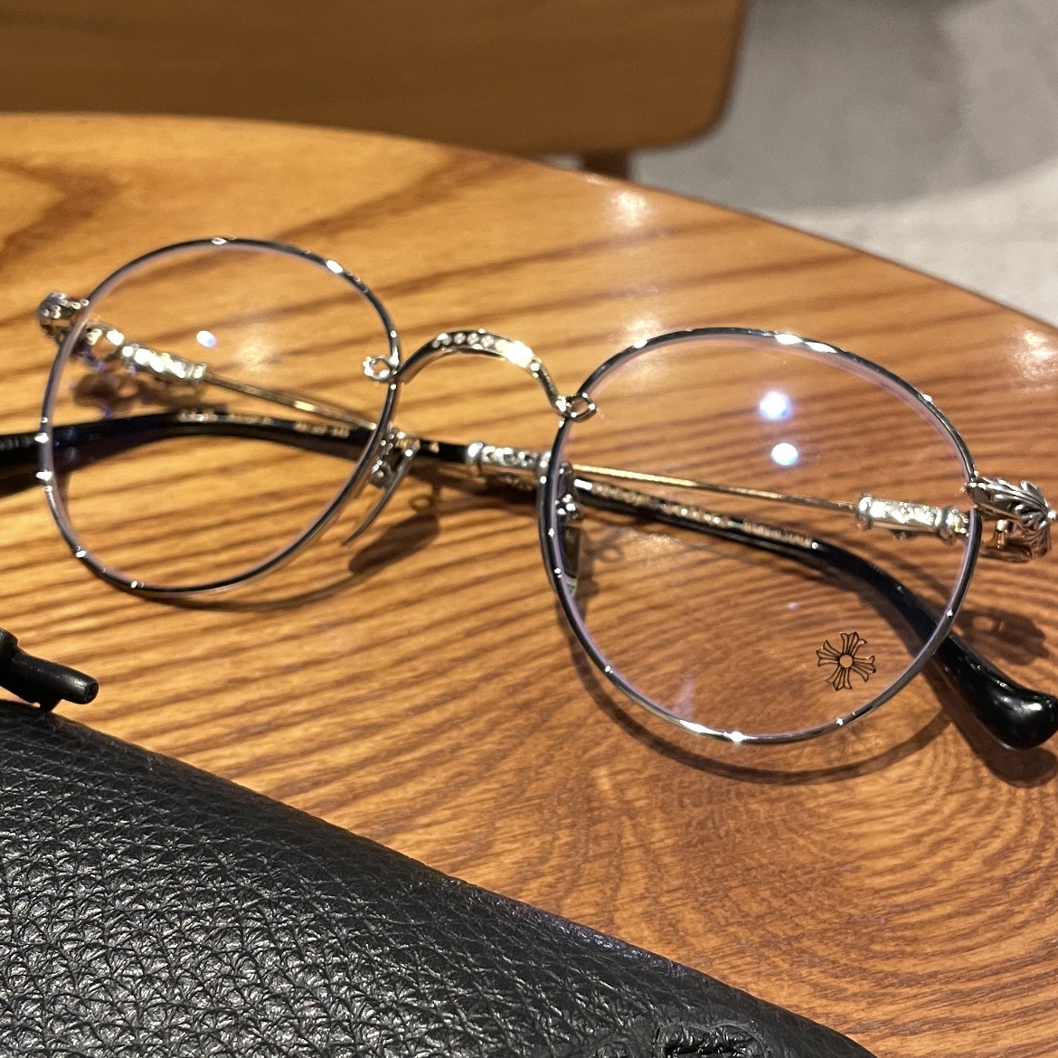 Chrome Hearts Bubba-A Shiny Silver Gold Plated Plastic 착용 스타일 - 1