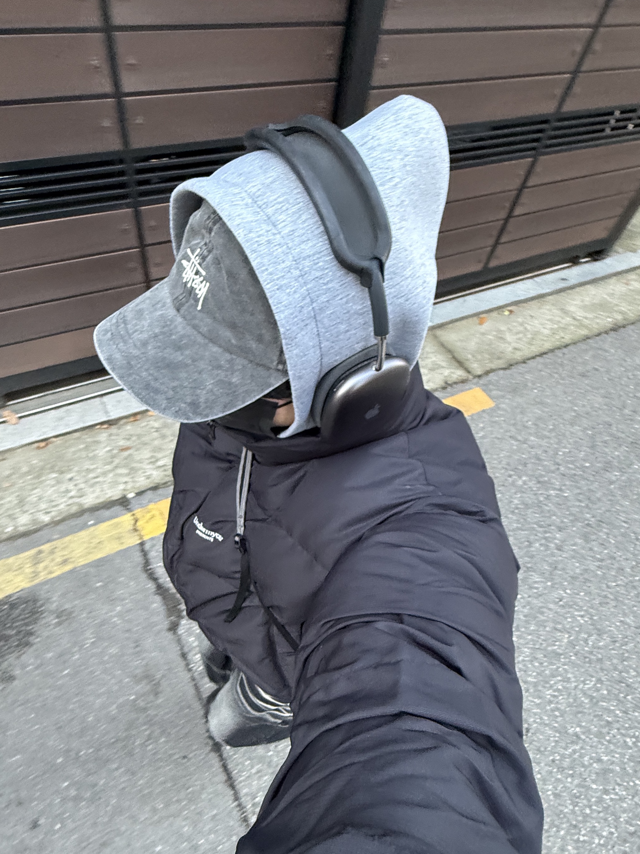 BLR Embossed Wave Washing Wide Denim Pants Black, Salomon Ultimo 2L Cross Bag Charcoal 착용 스타일 - 1