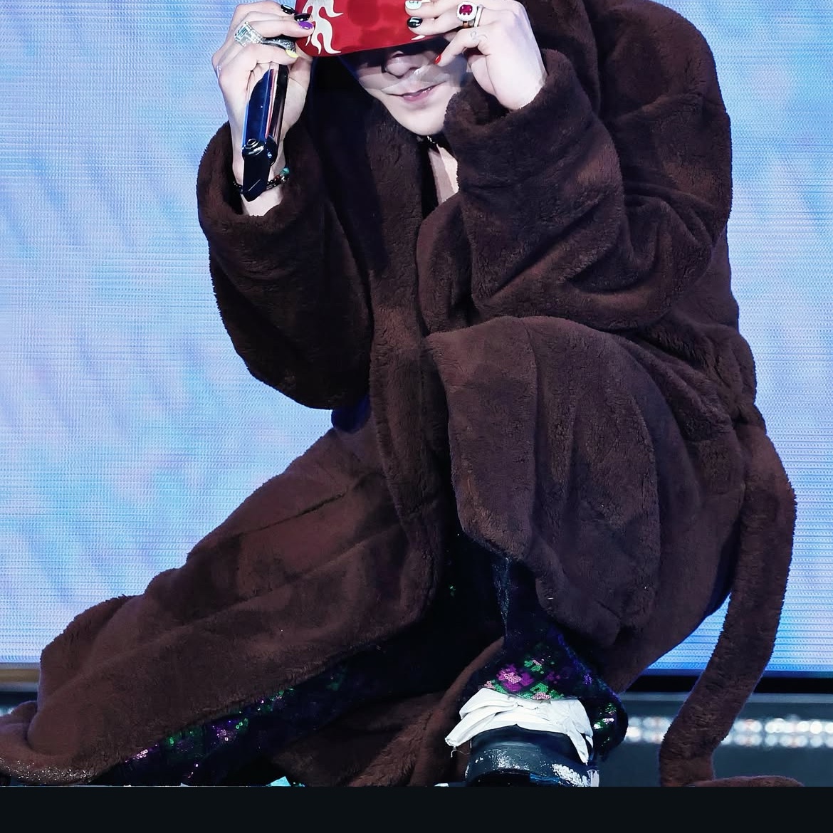 G-DRAGON Ubermensch Robe Black 착용 스타일 - 2