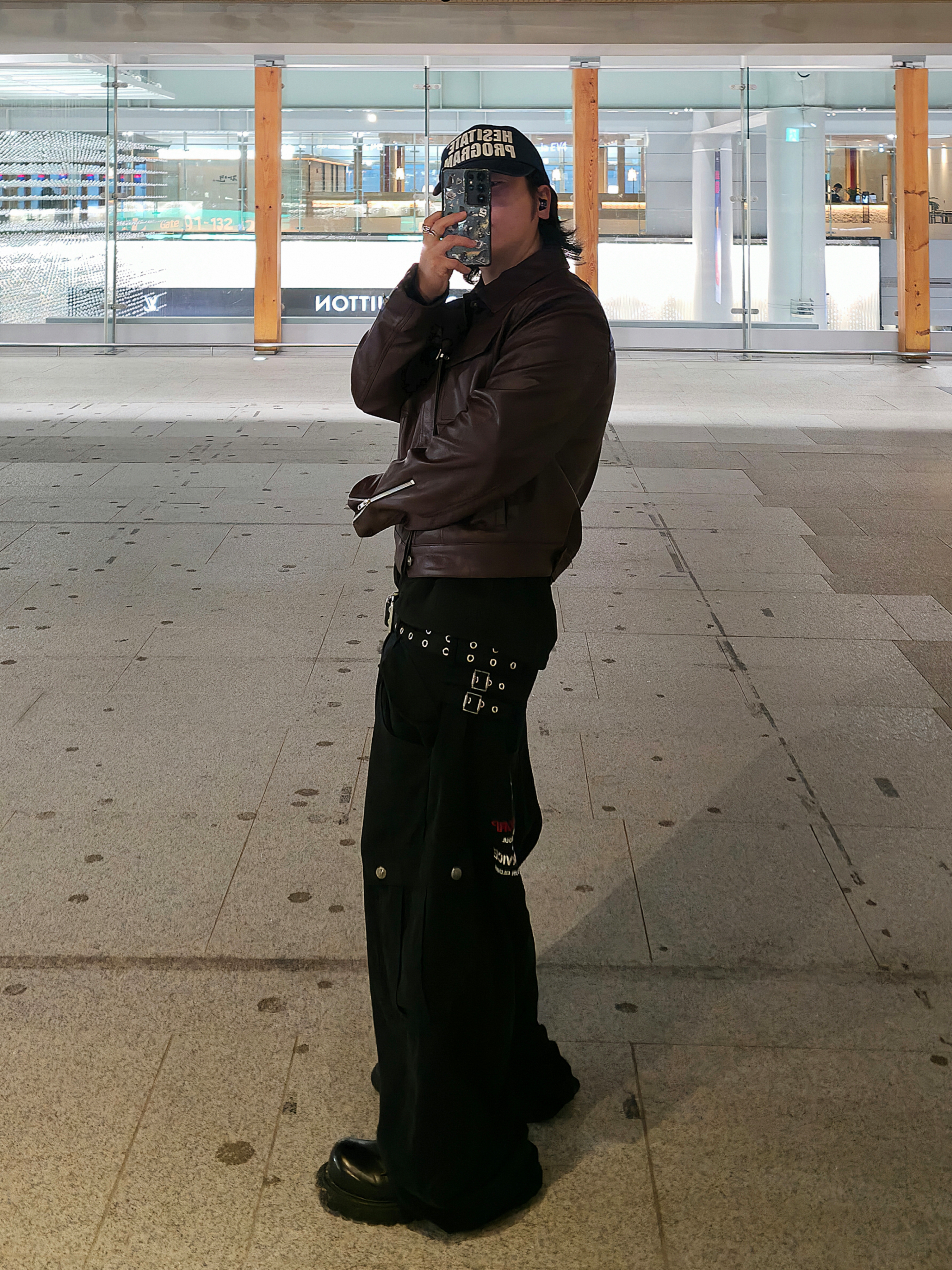 Haleine Trucker Faux Leather Jacket Burgundy (WJ346), Aoiro x Pog Service Hikari M65 Curved Pants Vintage Black 착용 스타일 - 3