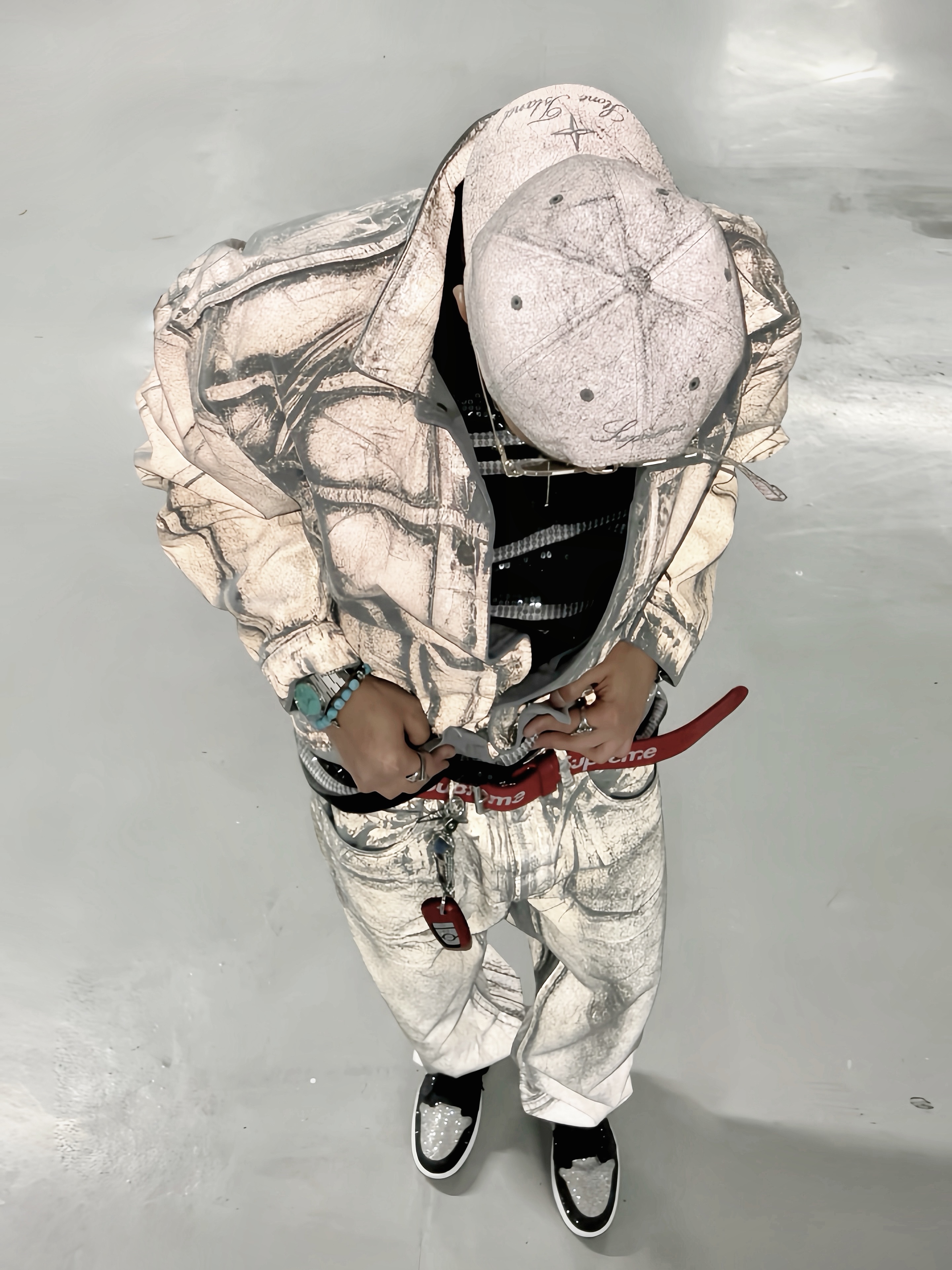 Supreme x Stone Island Denim 6-Panel Reflective - 23FW, Supreme x Stone Island Denim Trucker Jacket Reflective - 23FW 착용 스타일