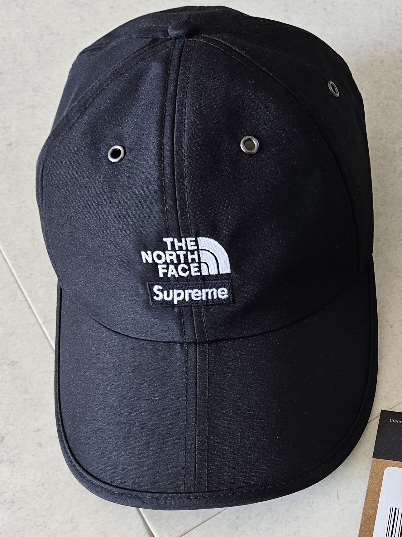 Supreme Washed Chino Twill Camp Cap Black - 25SS, Supreme x The North Face Split 6-Panel Black - 24SS 착용 스타일 - 2