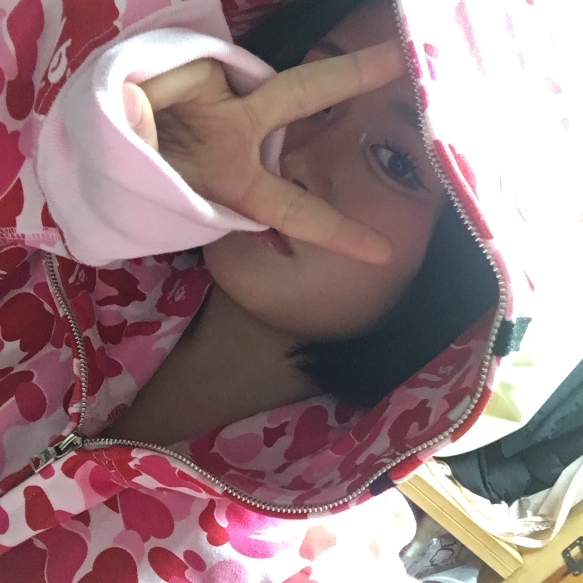 BAPE ABC Camo Shark Full Zip Hoodie Pink 착용 스타일 - 1